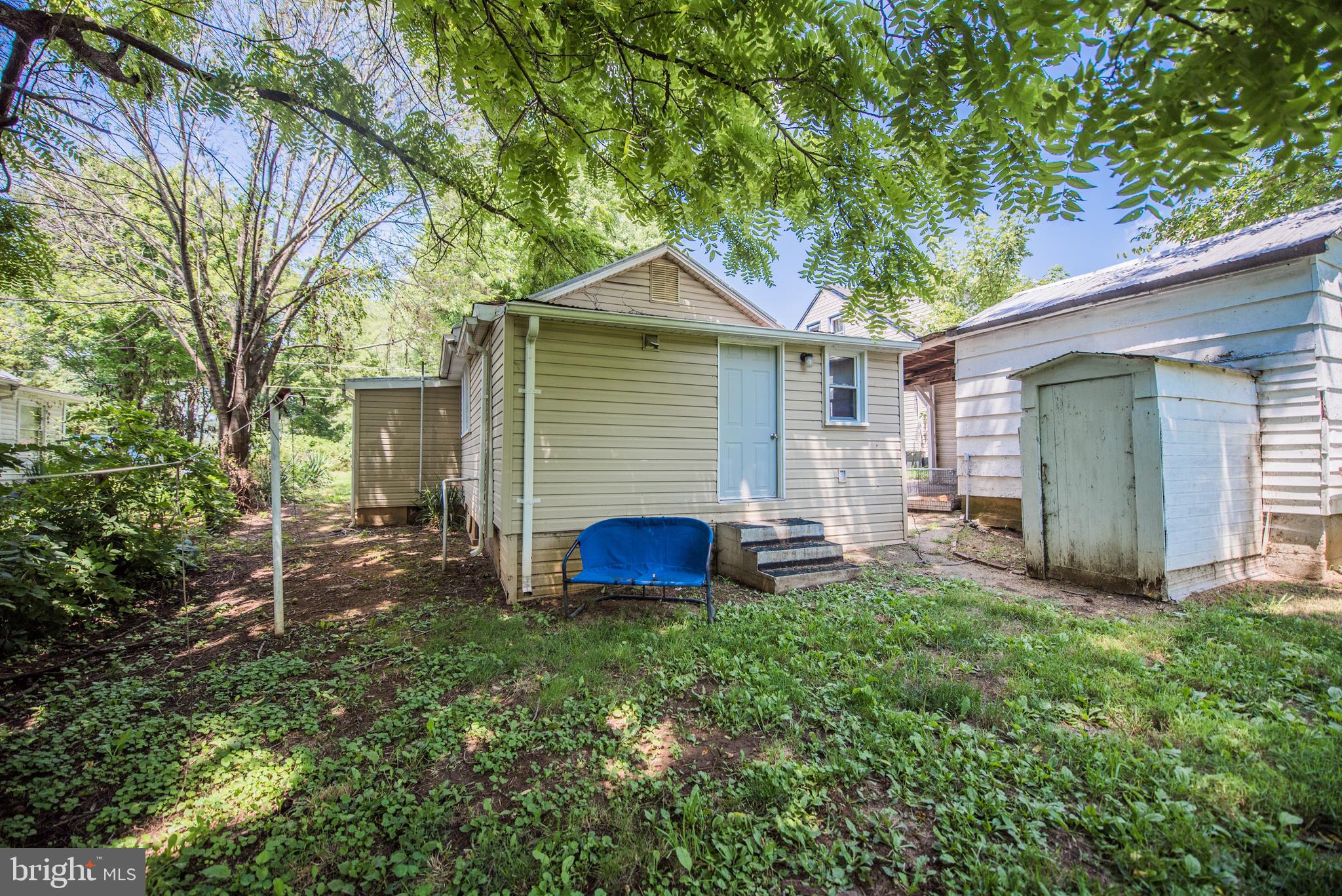 ROUND HILL - Residential