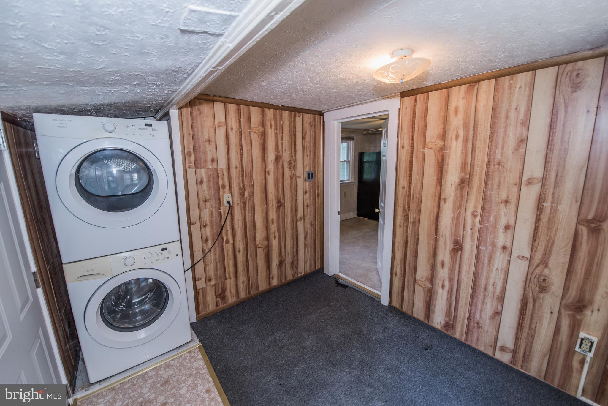 ROUND HILL - Residential