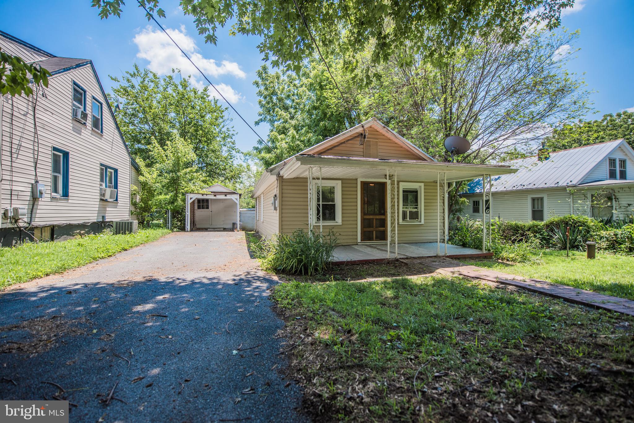 ROUND HILL - Residential