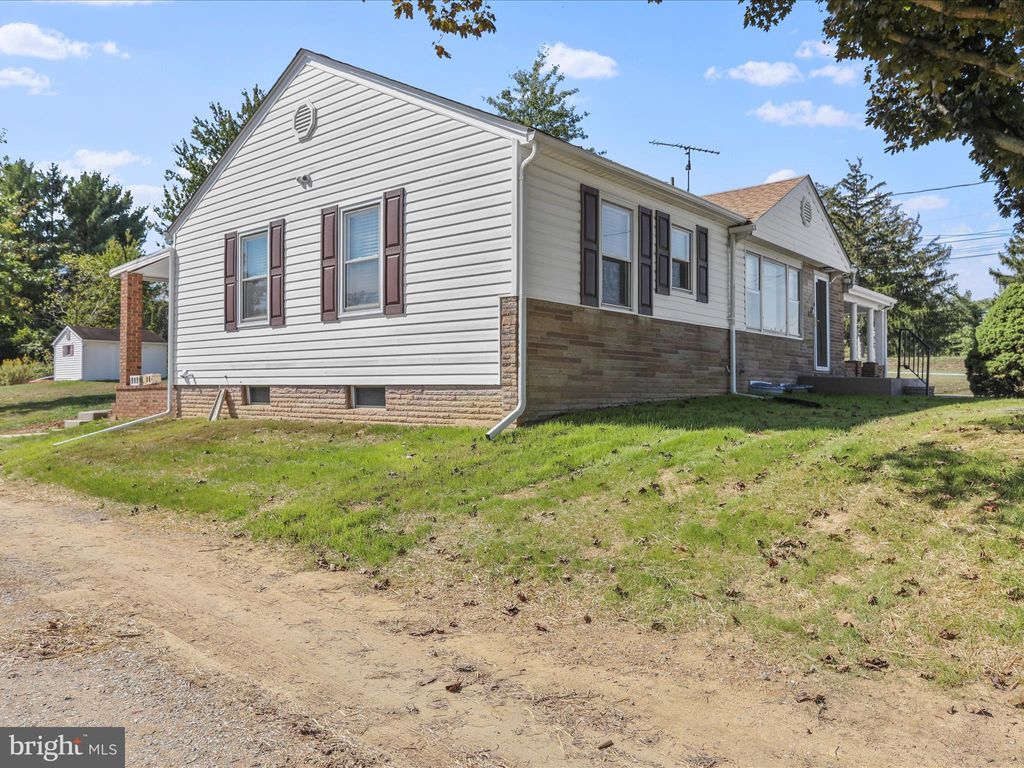Photo of 12922 Salem Avenue, HAGERSTOWN, MD 21740 (MLS # MDWA2031706)