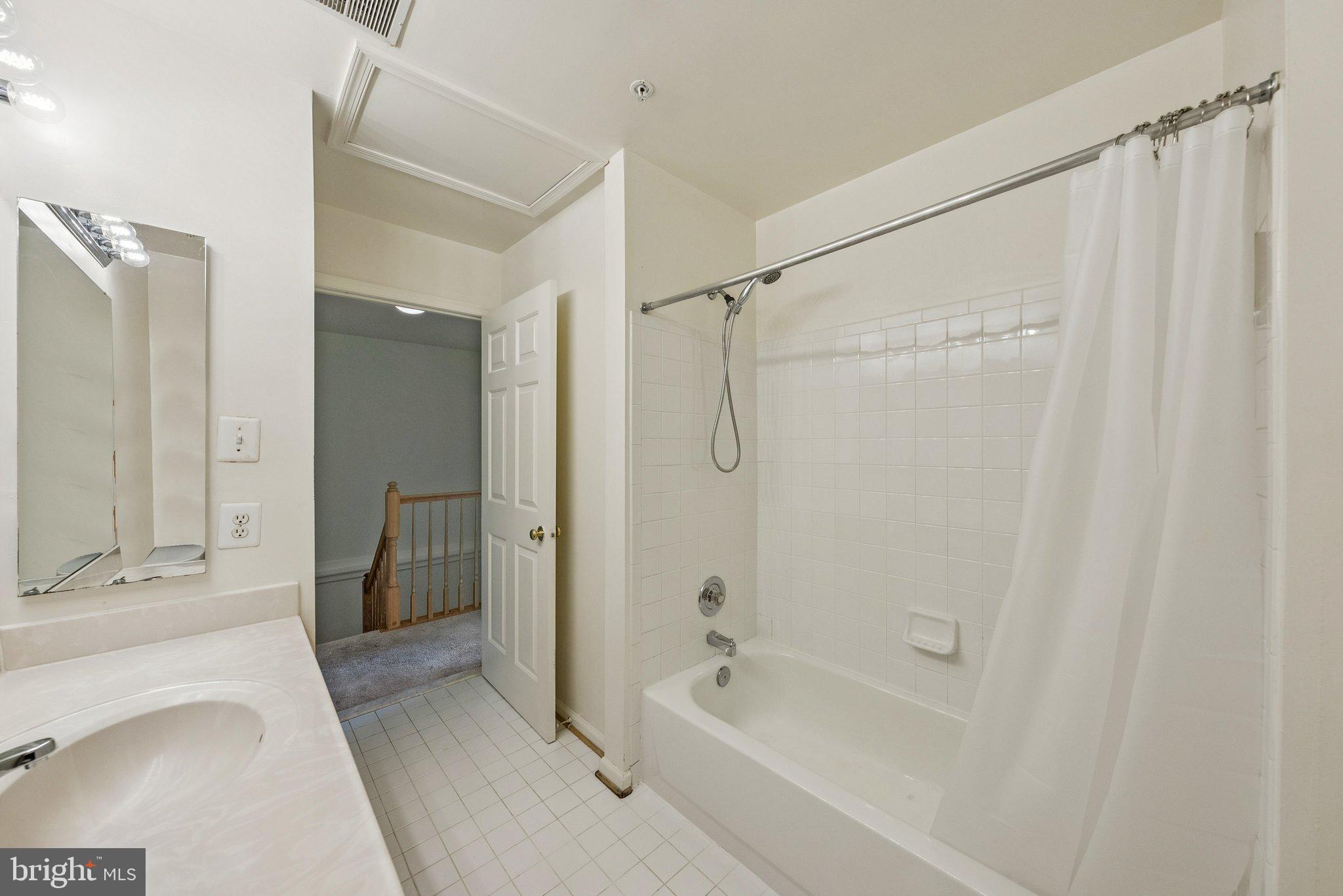 PINEY GLEN VILLAGE - Residential Lease