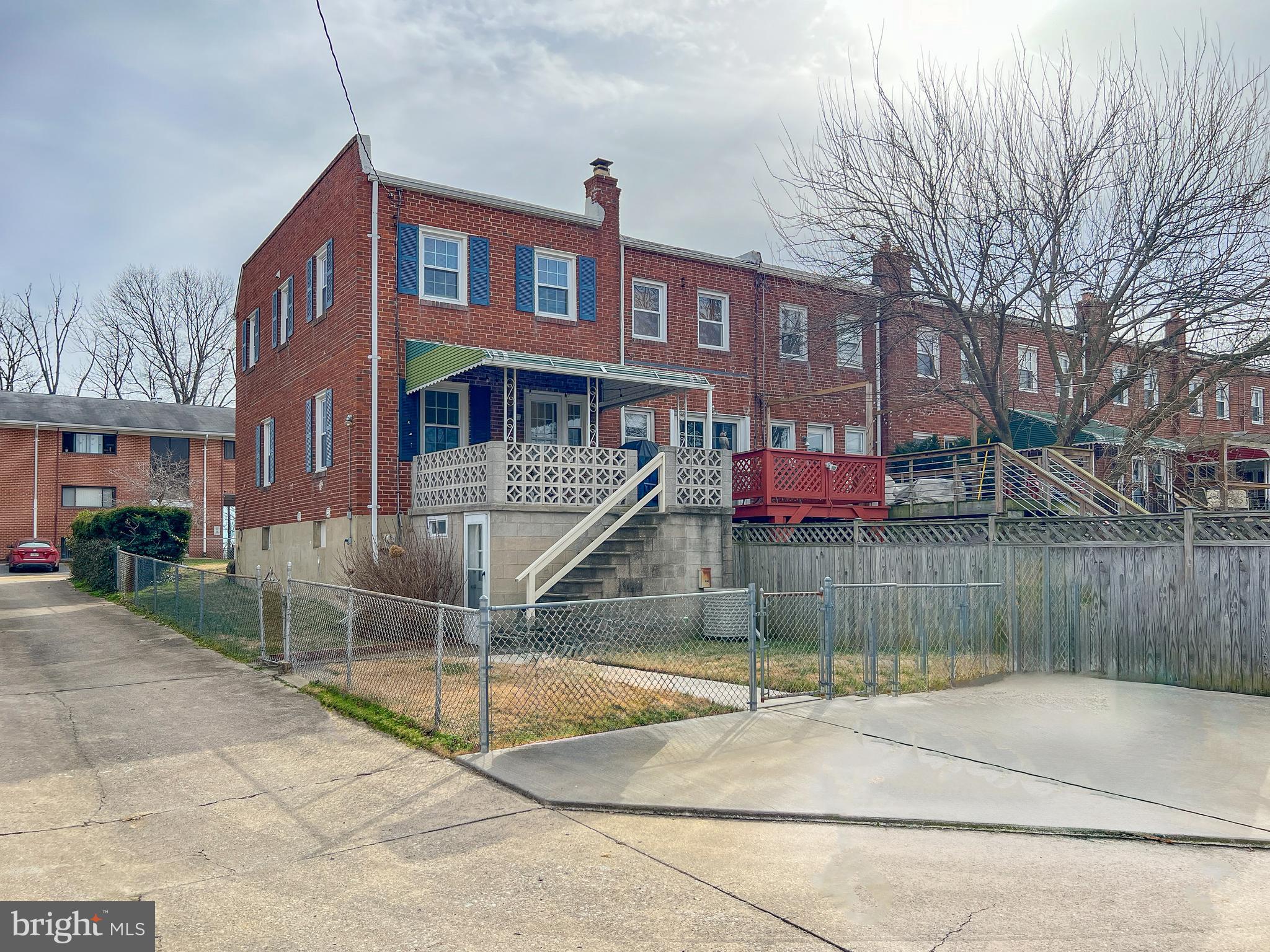 MEDFIELD - Residential