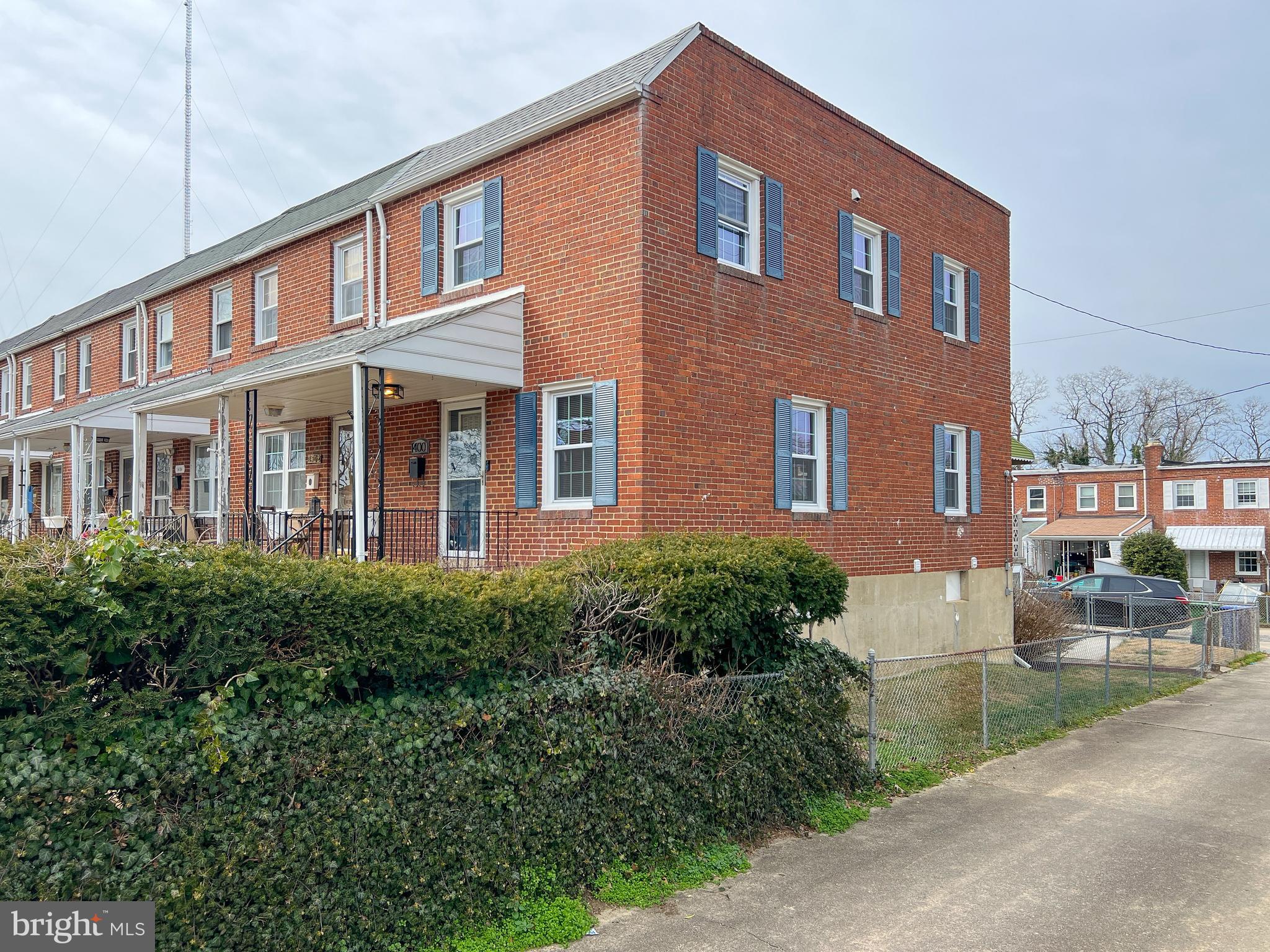 MEDFIELD - Residential