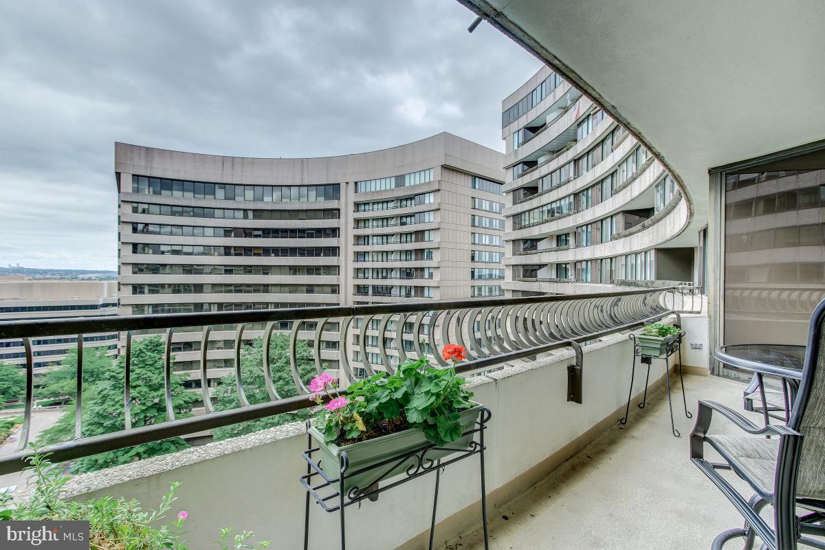 CRYSTAL GATEWAY - Residential