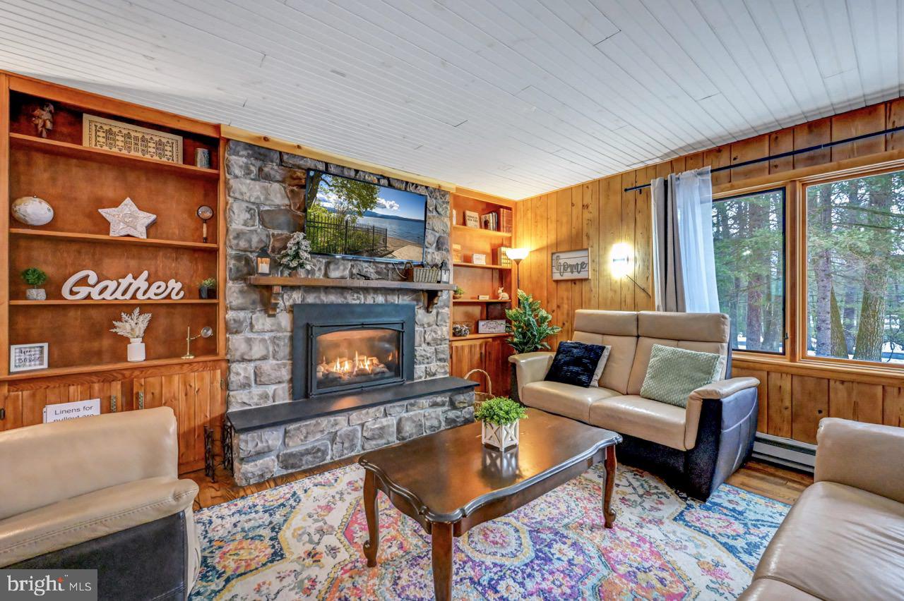 SPLIT ROCK - Residential