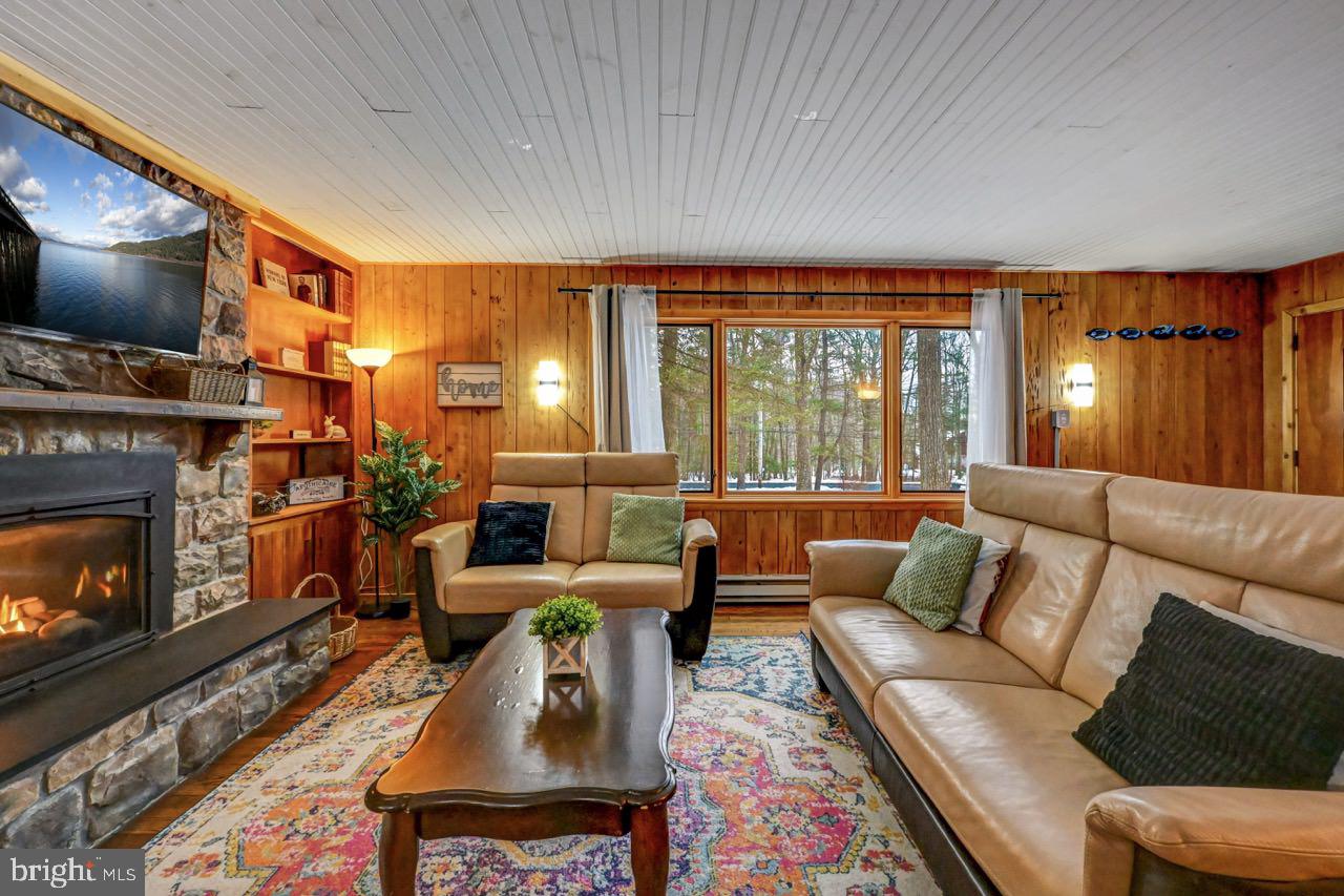 SPLIT ROCK - Residential