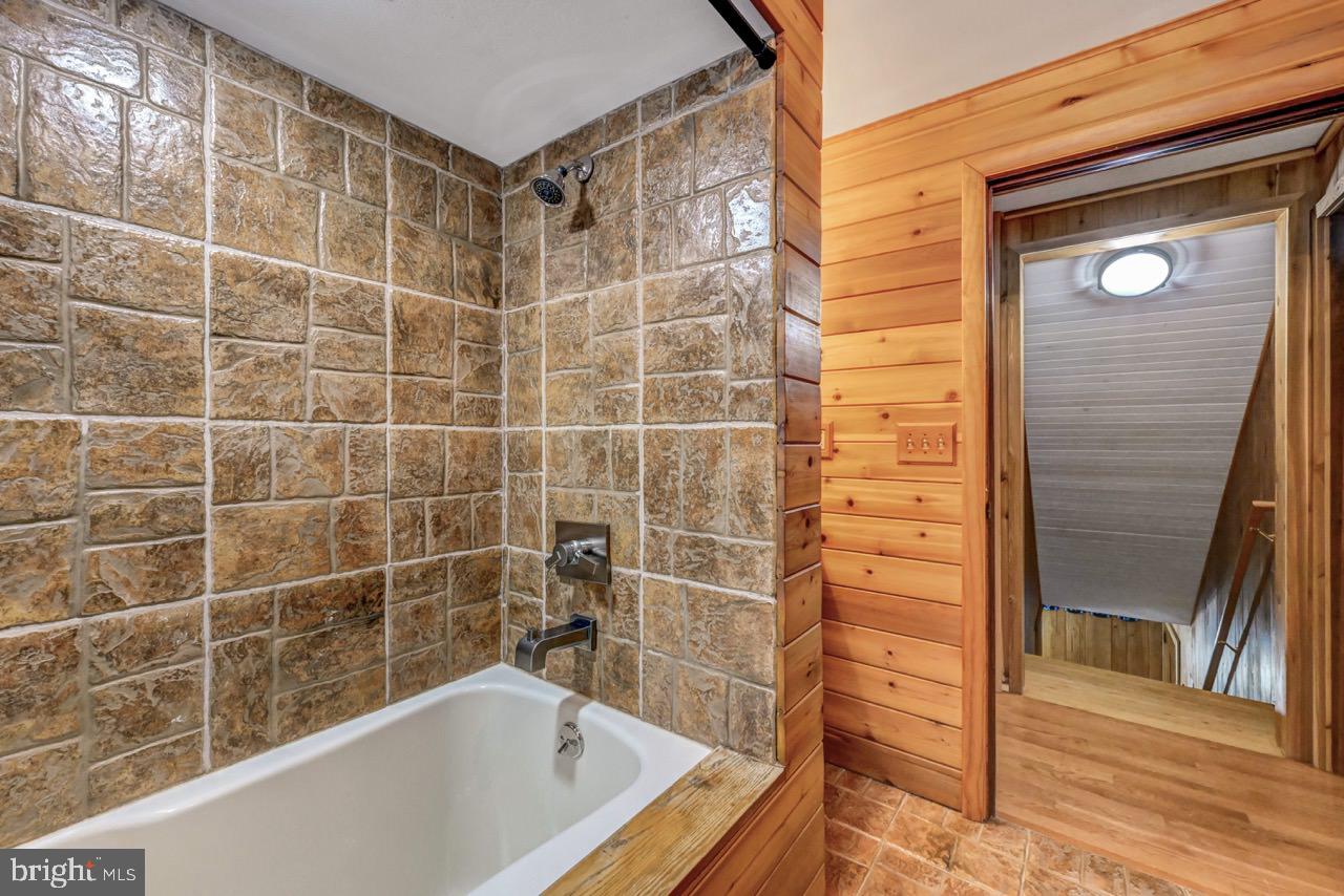 SPLIT ROCK - Residential