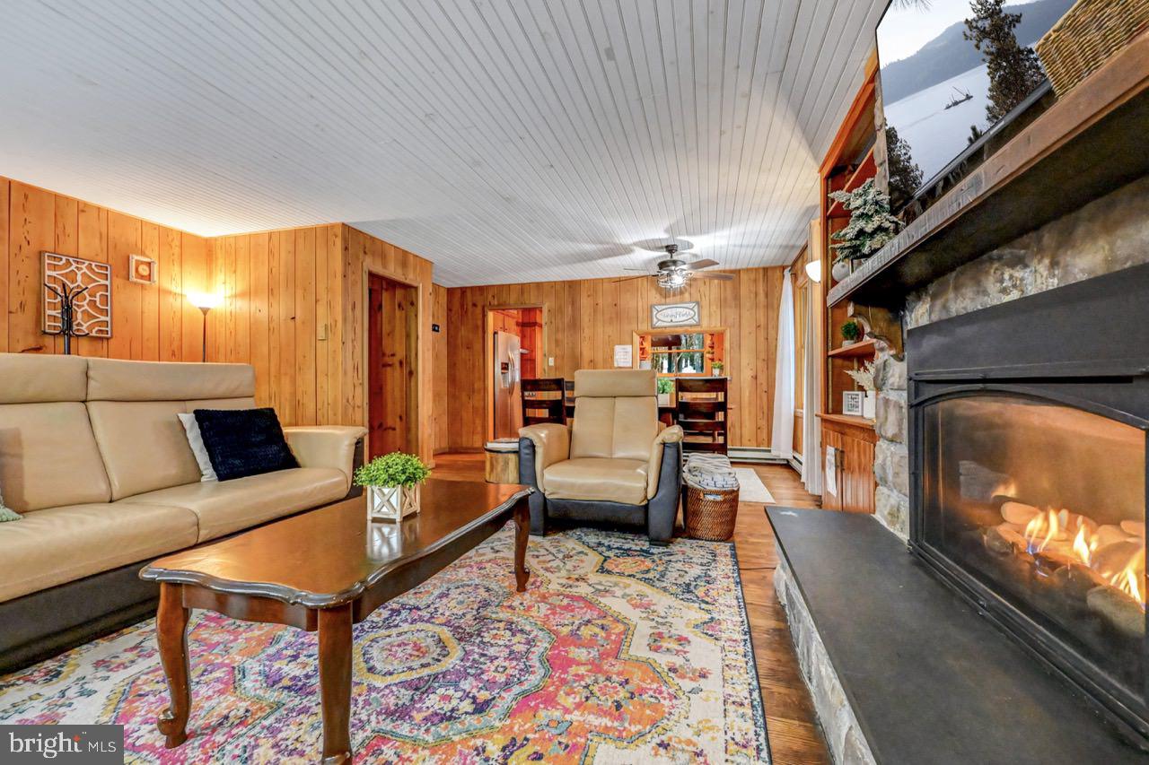 SPLIT ROCK - Residential