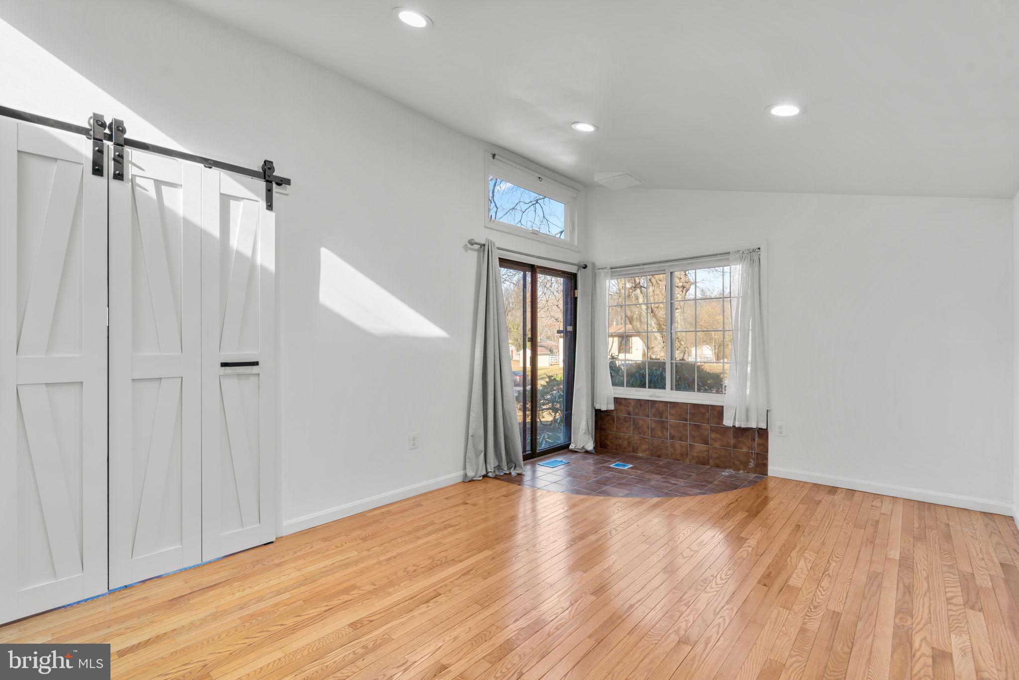 OAKLAND MILLS - Residential Lease