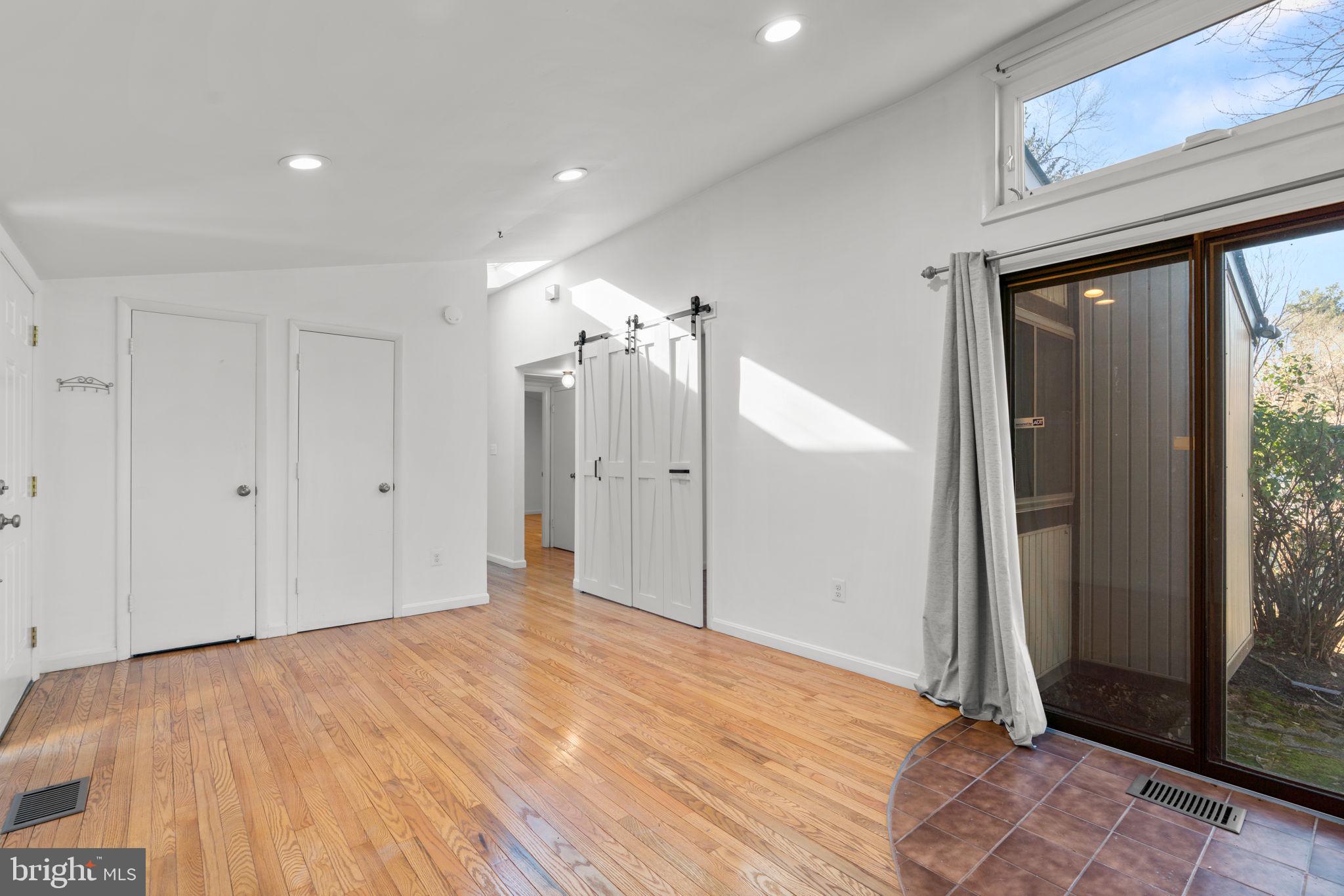 OAKLAND MILLS - Residential Lease