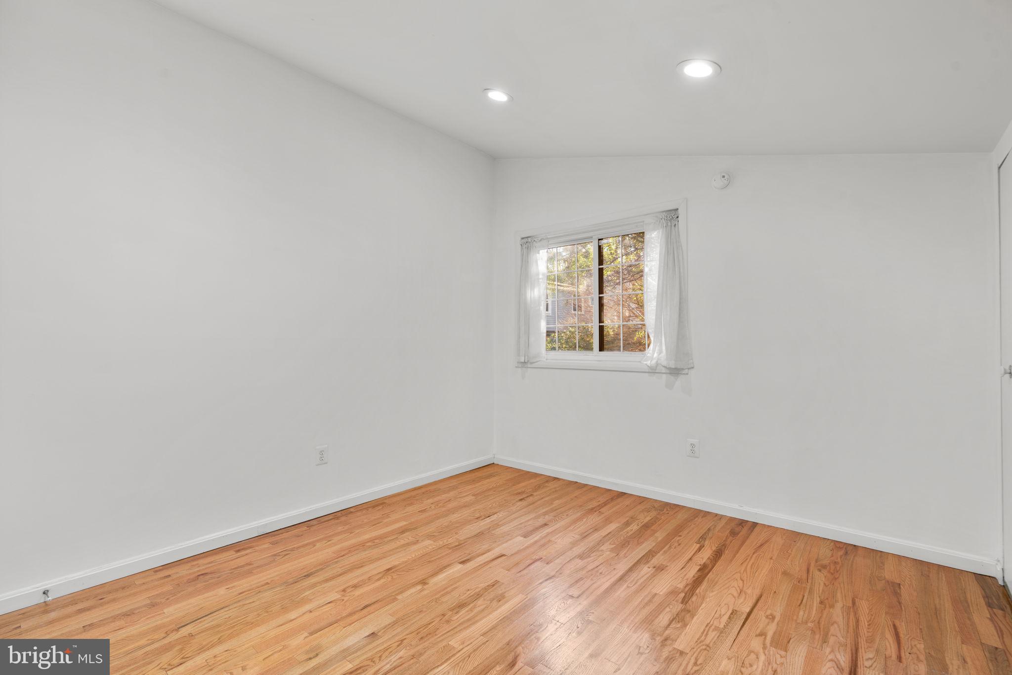 OAKLAND MILLS - Residential Lease