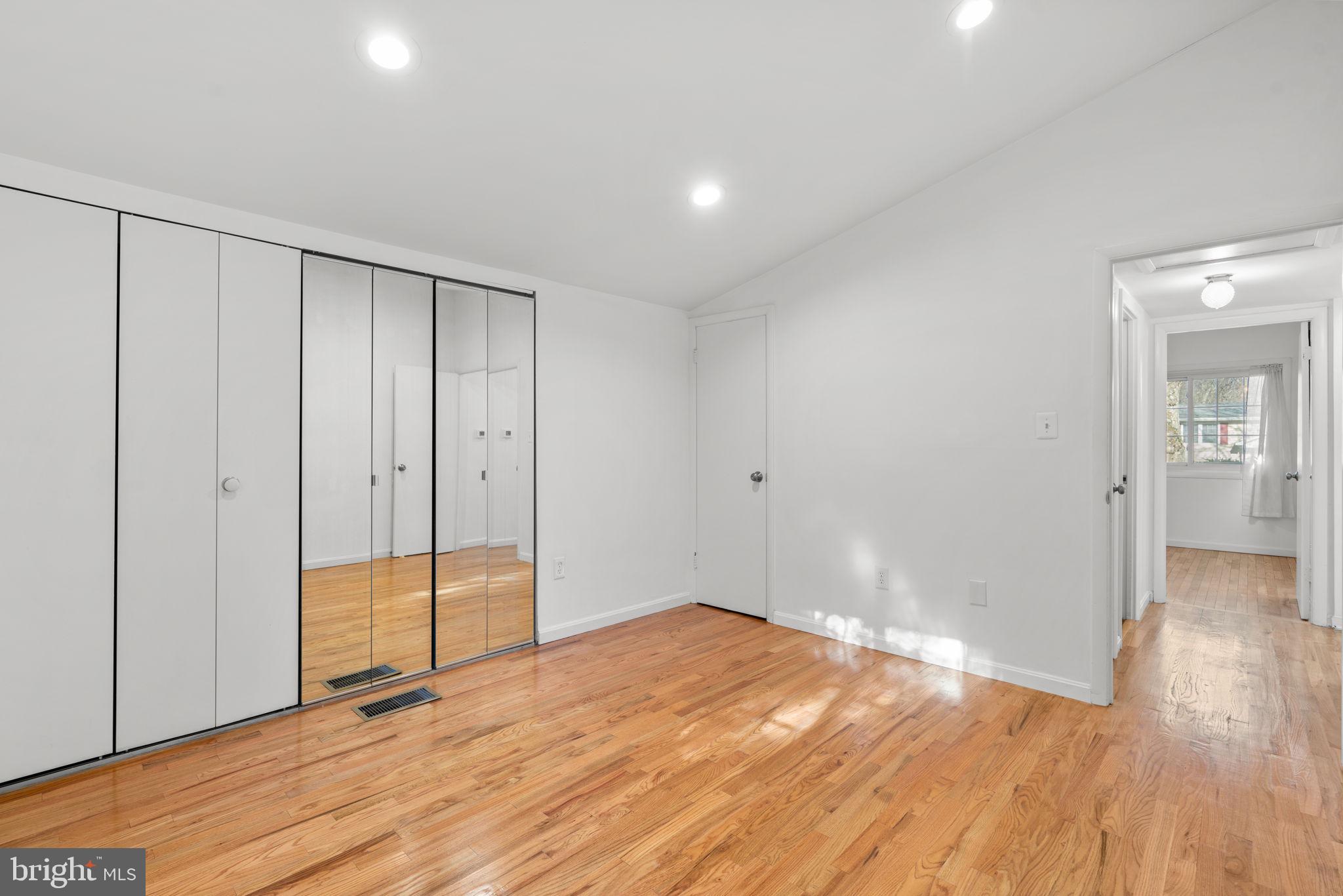 OAKLAND MILLS - Residential Lease