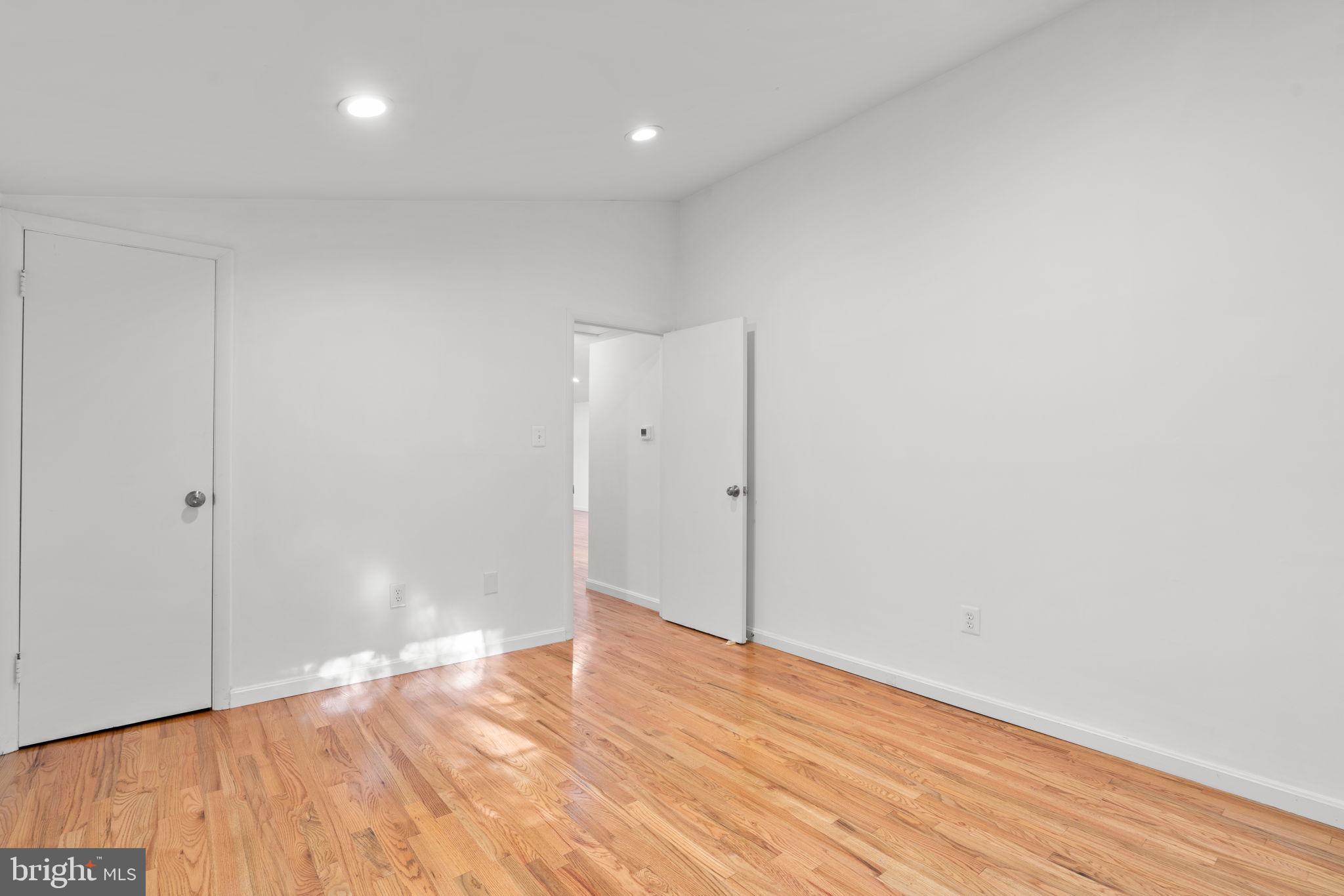 OAKLAND MILLS - Residential Lease