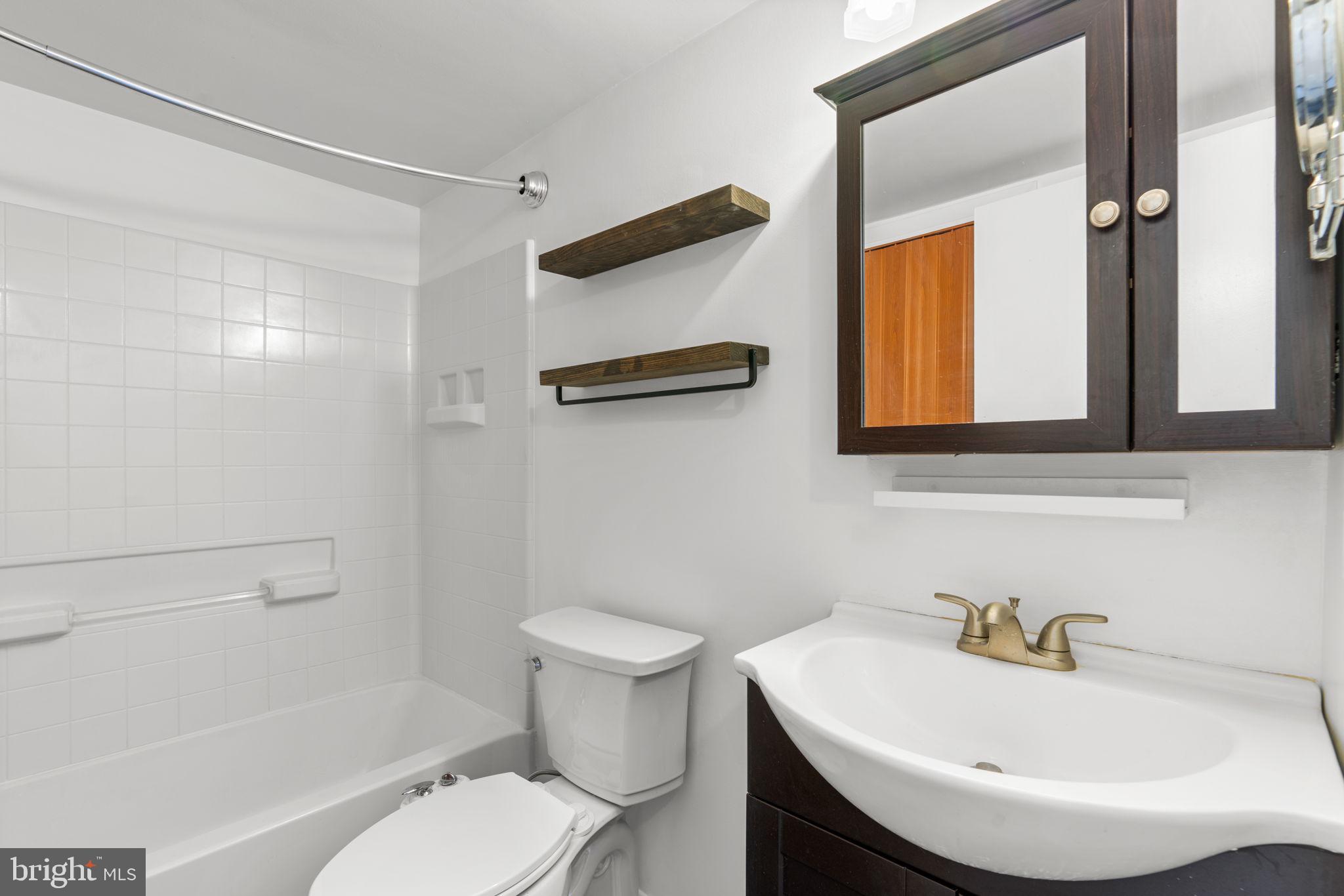 OAKLAND MILLS - Residential Lease