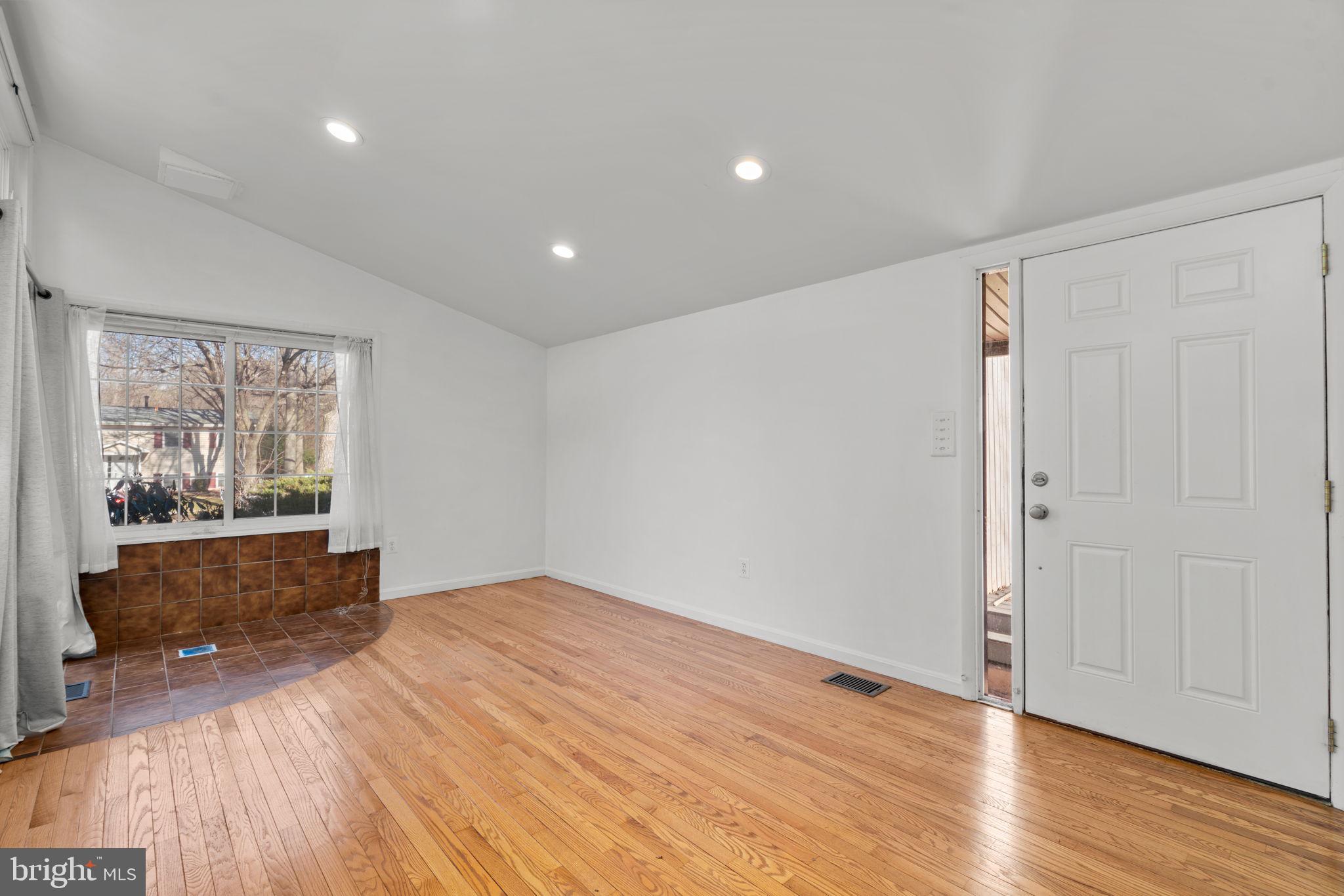 OAKLAND MILLS - Residential Lease