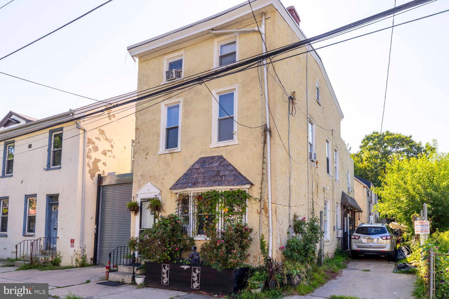 234 W QUEEN LANE