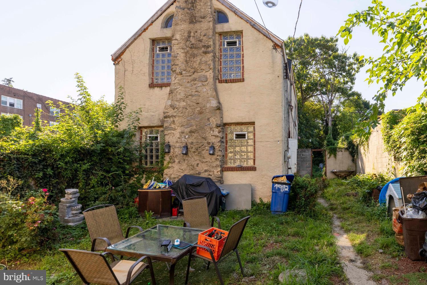 234 W QUEEN LANE