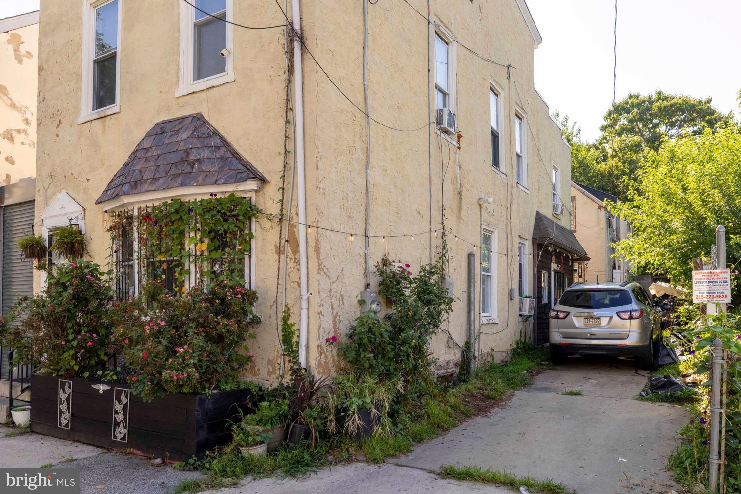 234 W QUEEN LANE