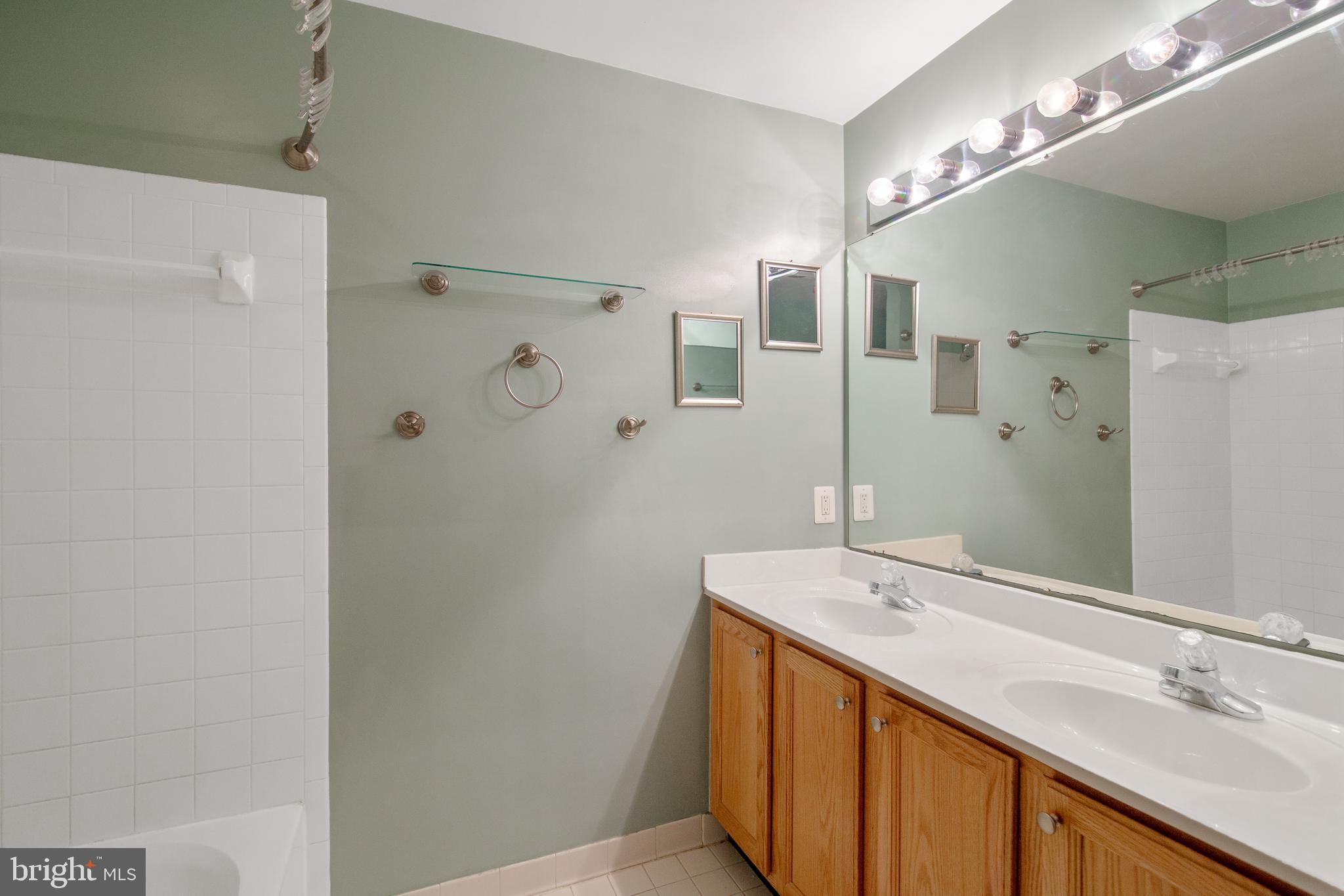 CLOVERLEAF CENTER - Residential