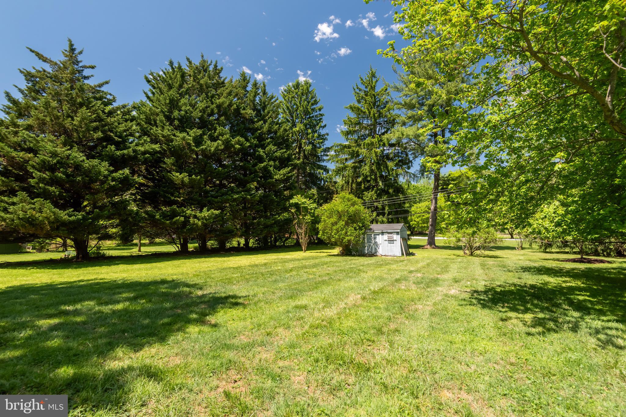 COLONIAL VILLAGE - Residential