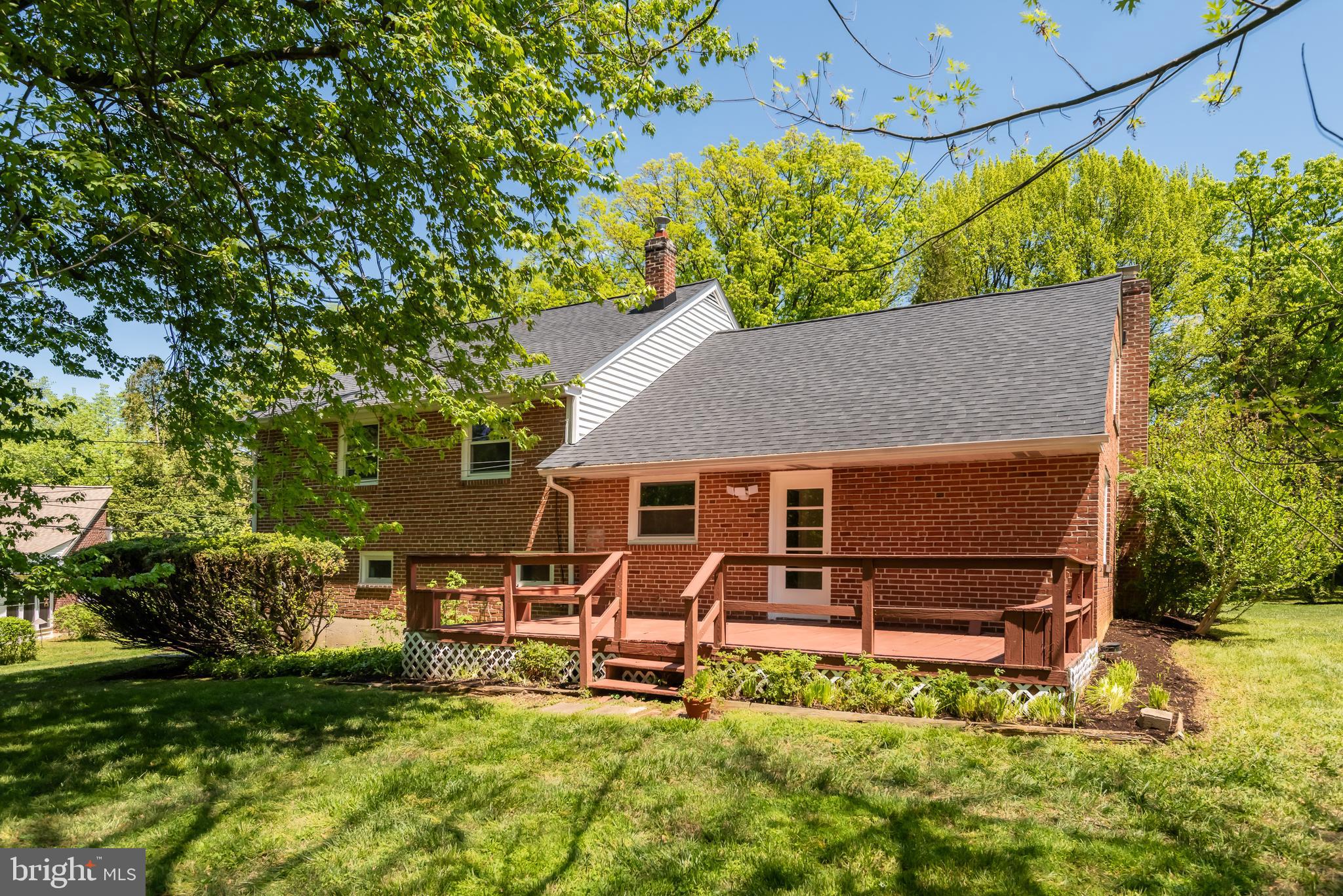 COLONIAL VILLAGE - Residential