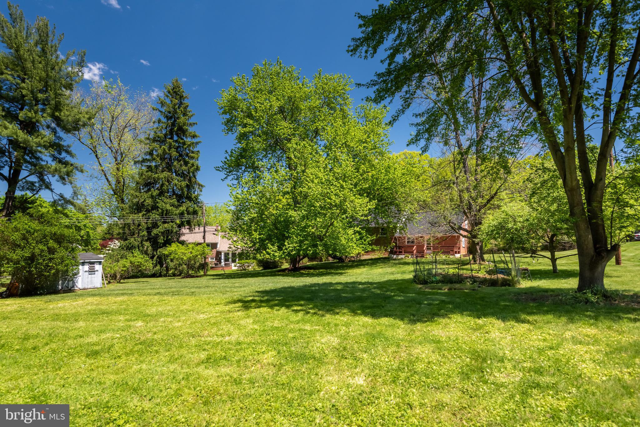 COLONIAL VILLAGE - Residential