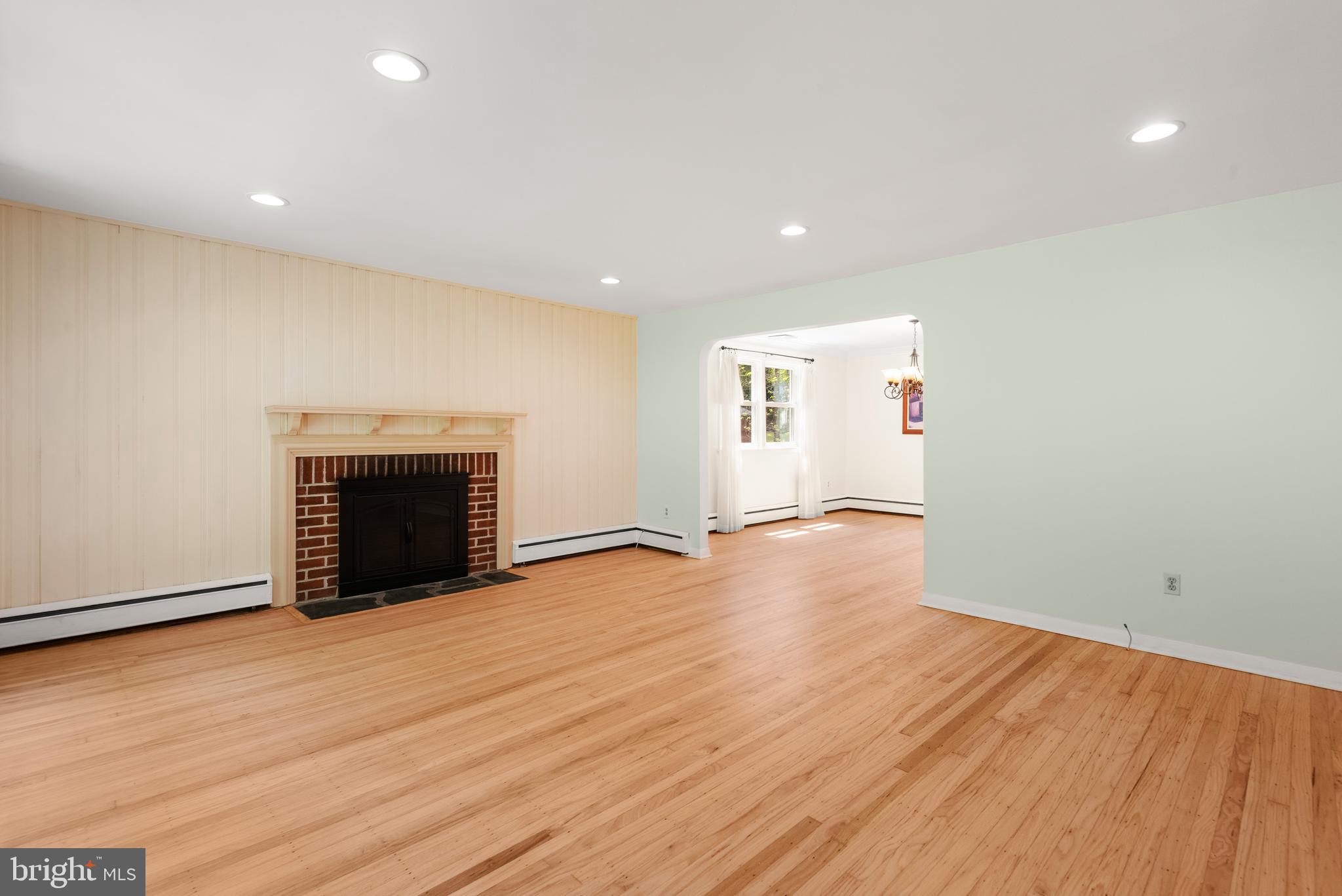 COLONIAL VILLAGE - Residential