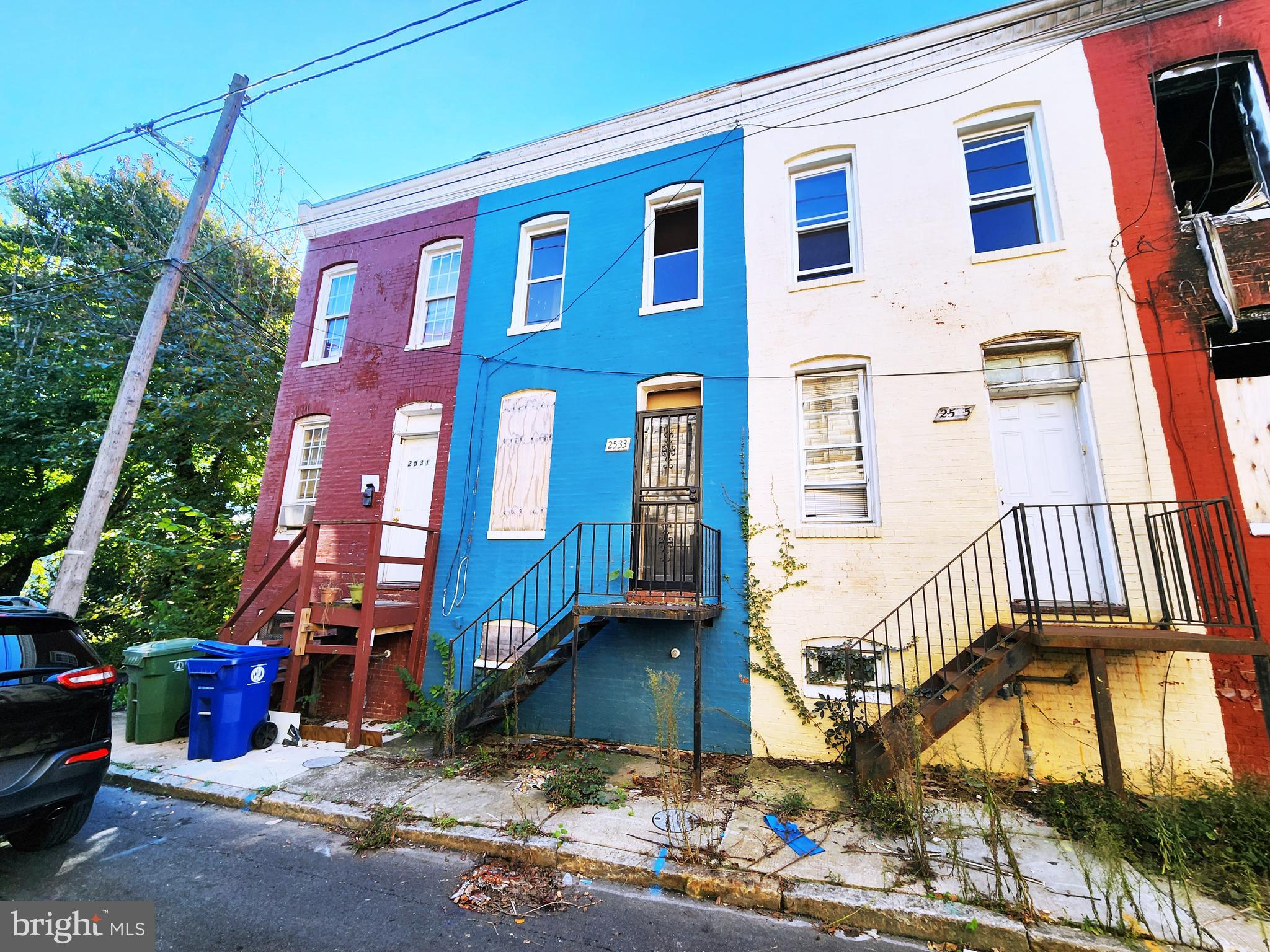POST AUCTION: MAKE AN OFFER! Deposit: $5,000.
2 Story Townhouse located in the Shipley Hill area.
MINUTES to West Baltimore MARC Station, Grace Medical Center,-
& Westside Shopping Center.
Easy Access to Major Traffic Artery Frederick Ave.
Property is Vacant. See below for more information.