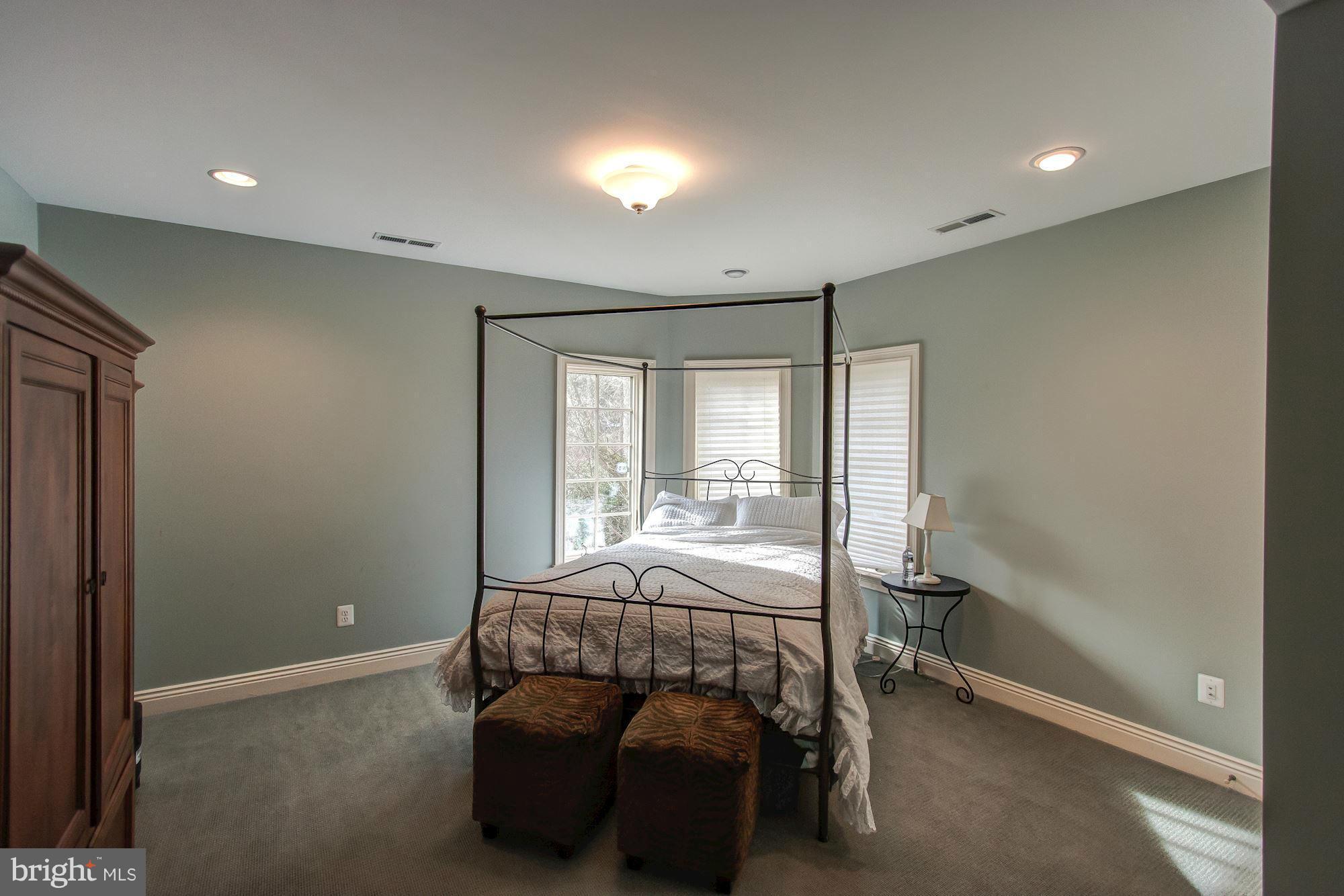 RIVER OAKS - Residential Lease