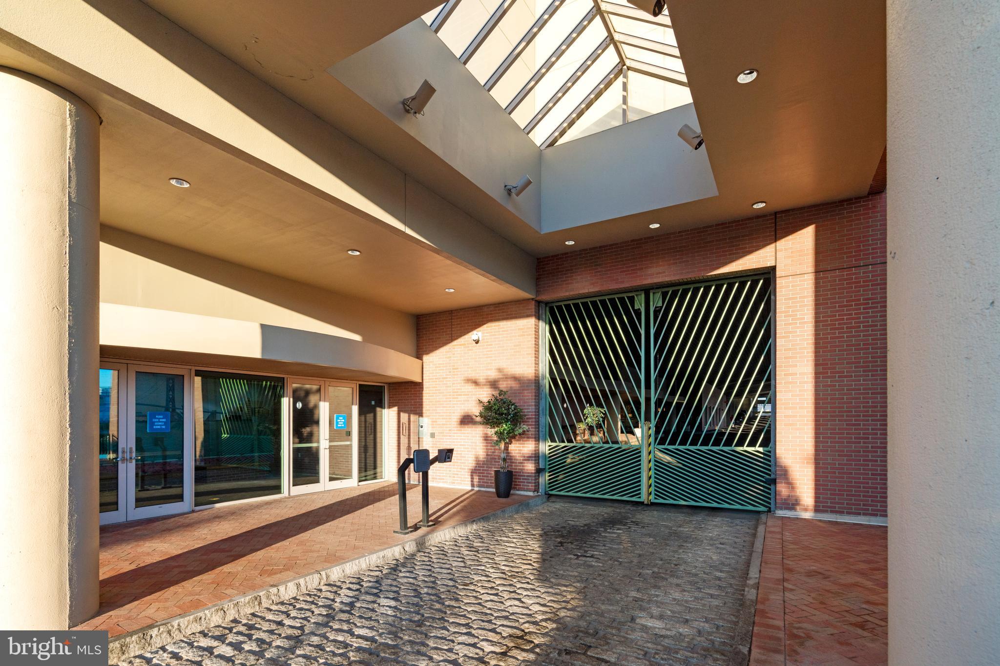 DOCKSIDE CONDOMINIUM - Residential