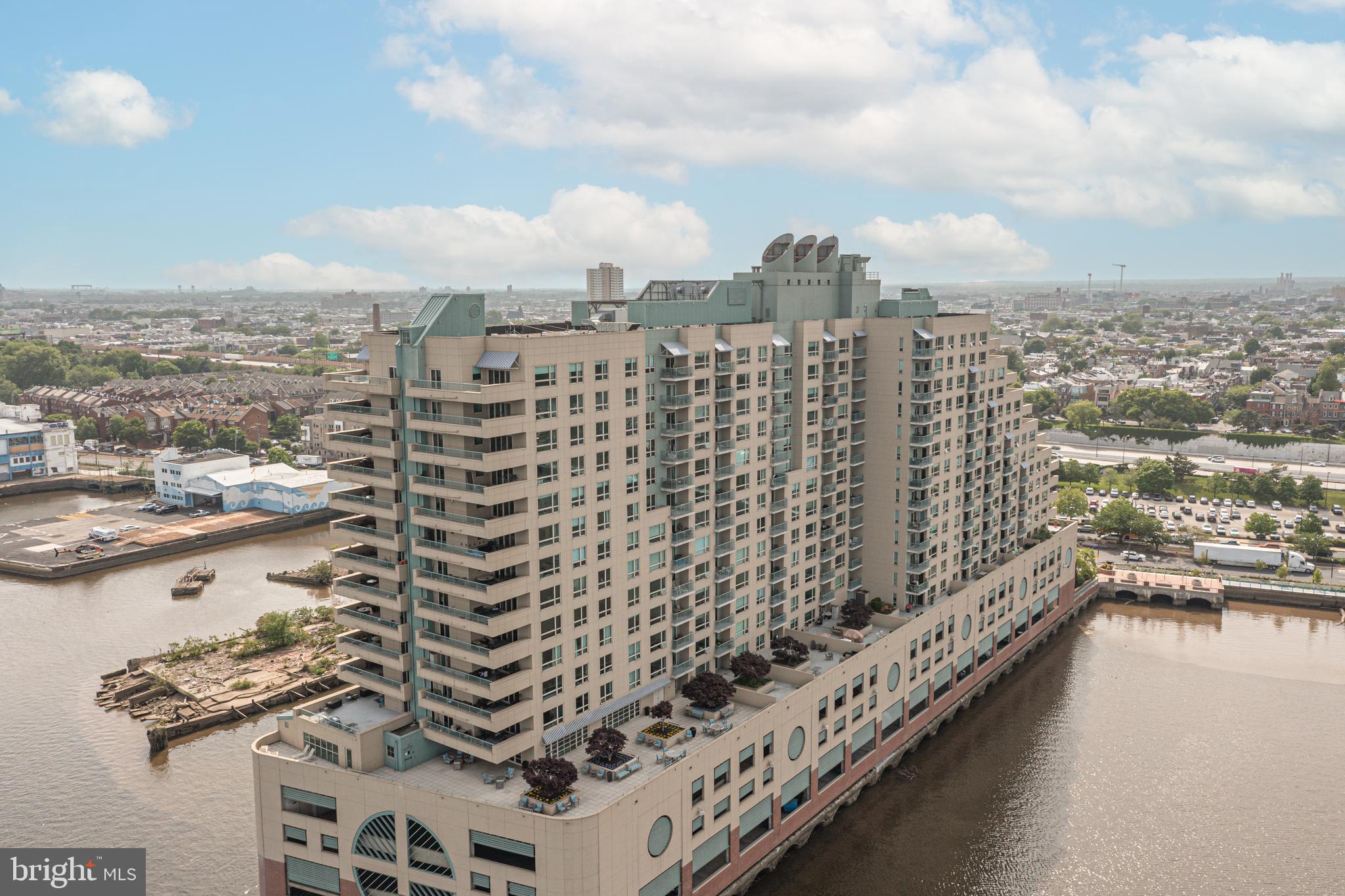 DOCKSIDE CONDOMINIUM - Residential