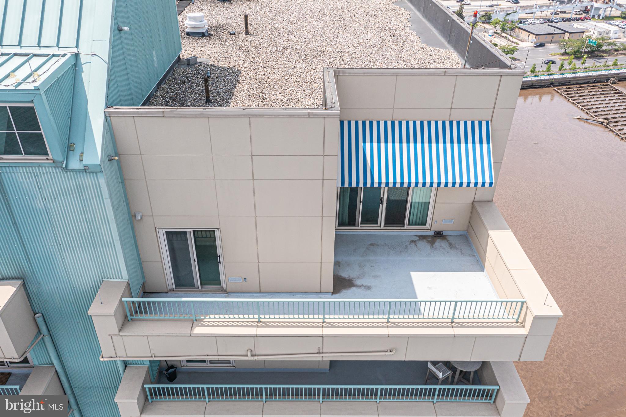 DOCKSIDE CONDOMINIUM - Residential