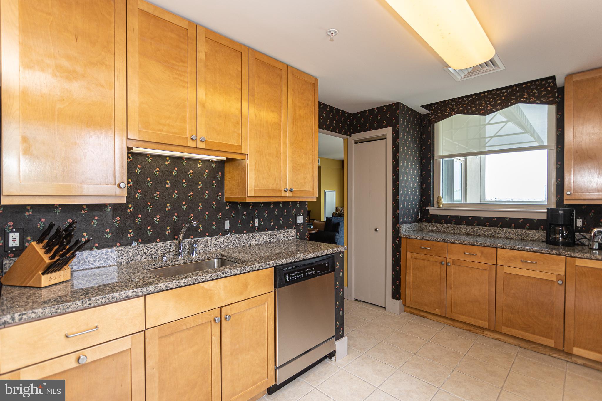 DOCKSIDE CONDOMINIUM - Residential