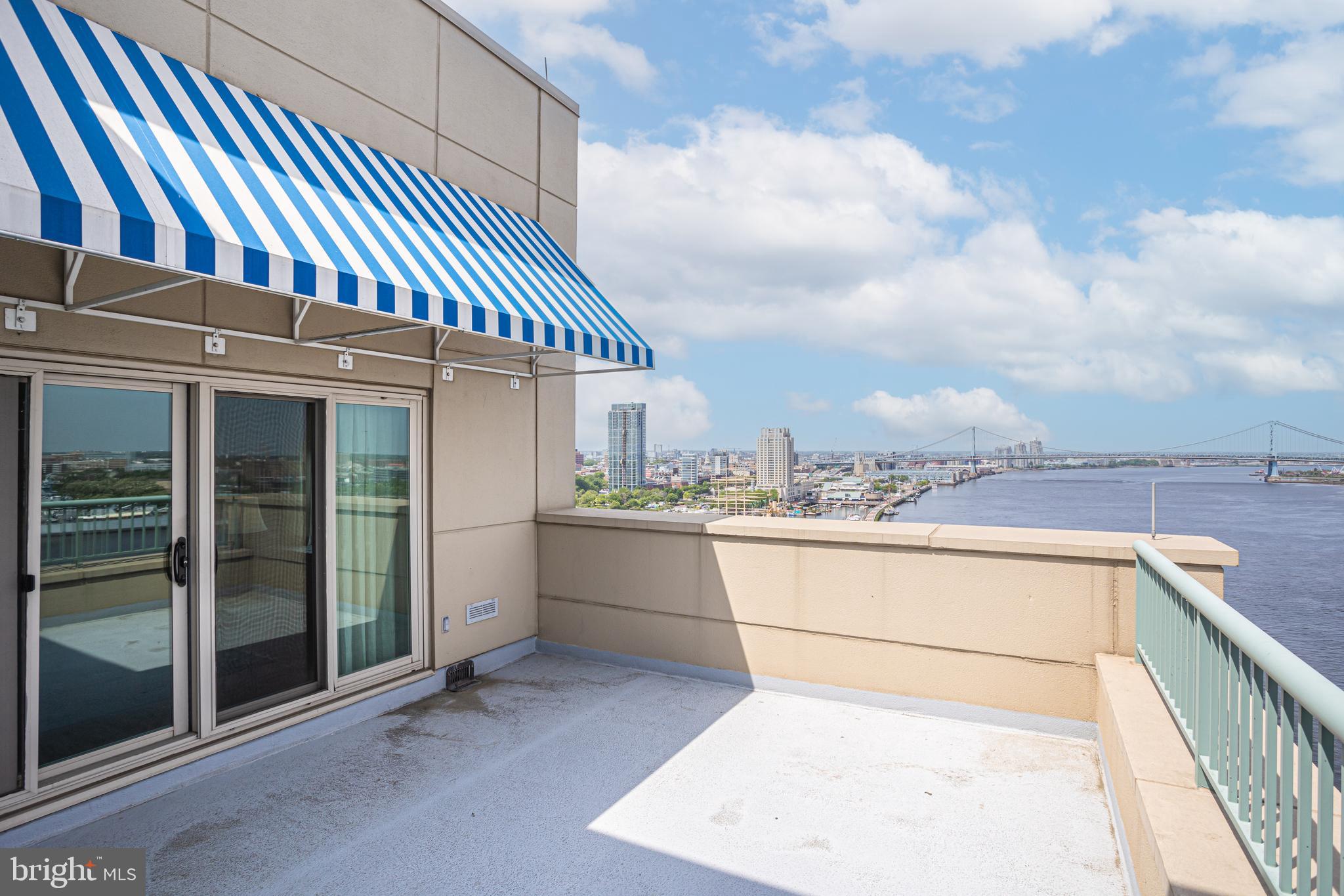 DOCKSIDE CONDOMINIUM - Residential