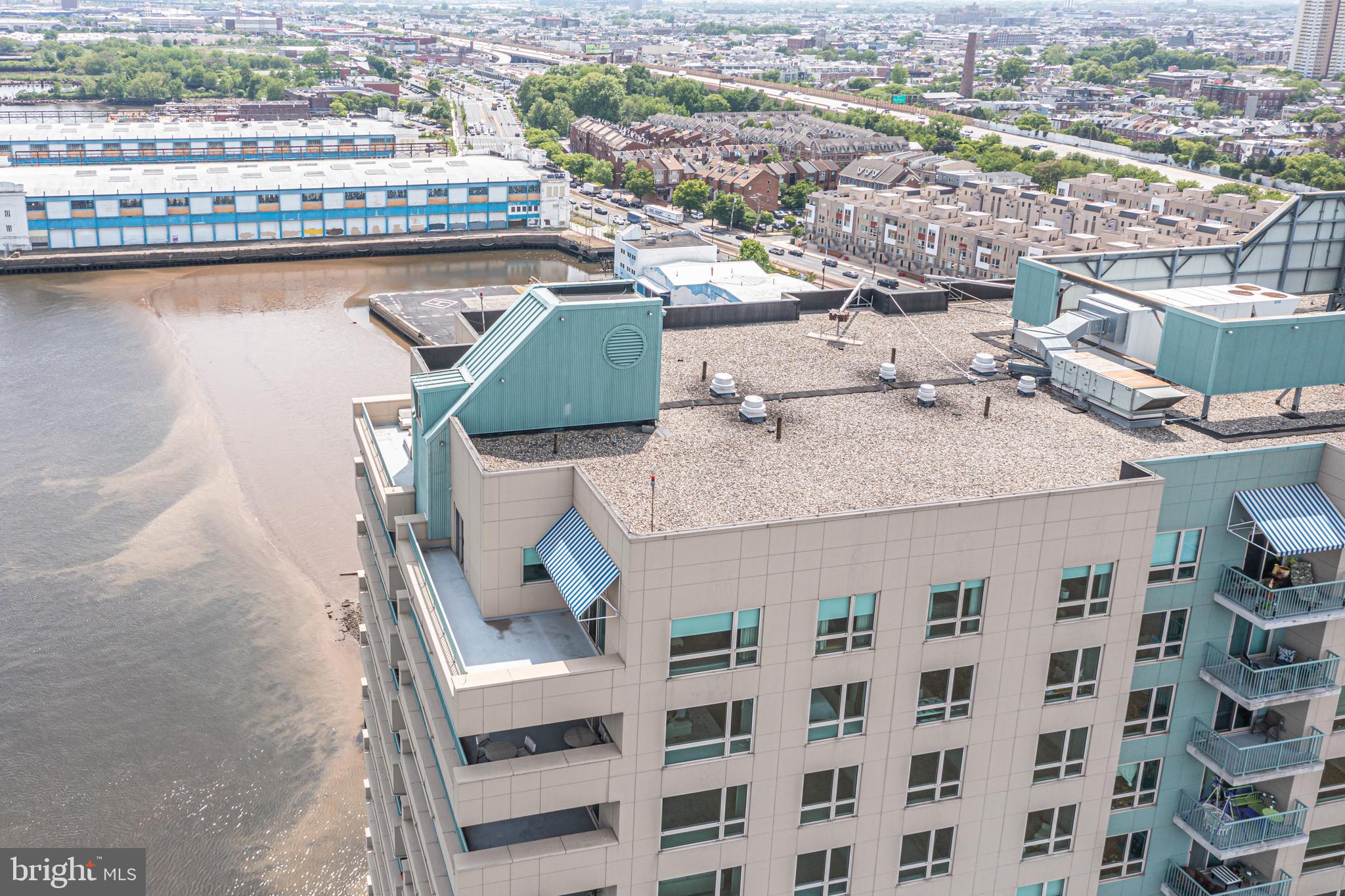 DOCKSIDE CONDOMINIUM - Residential