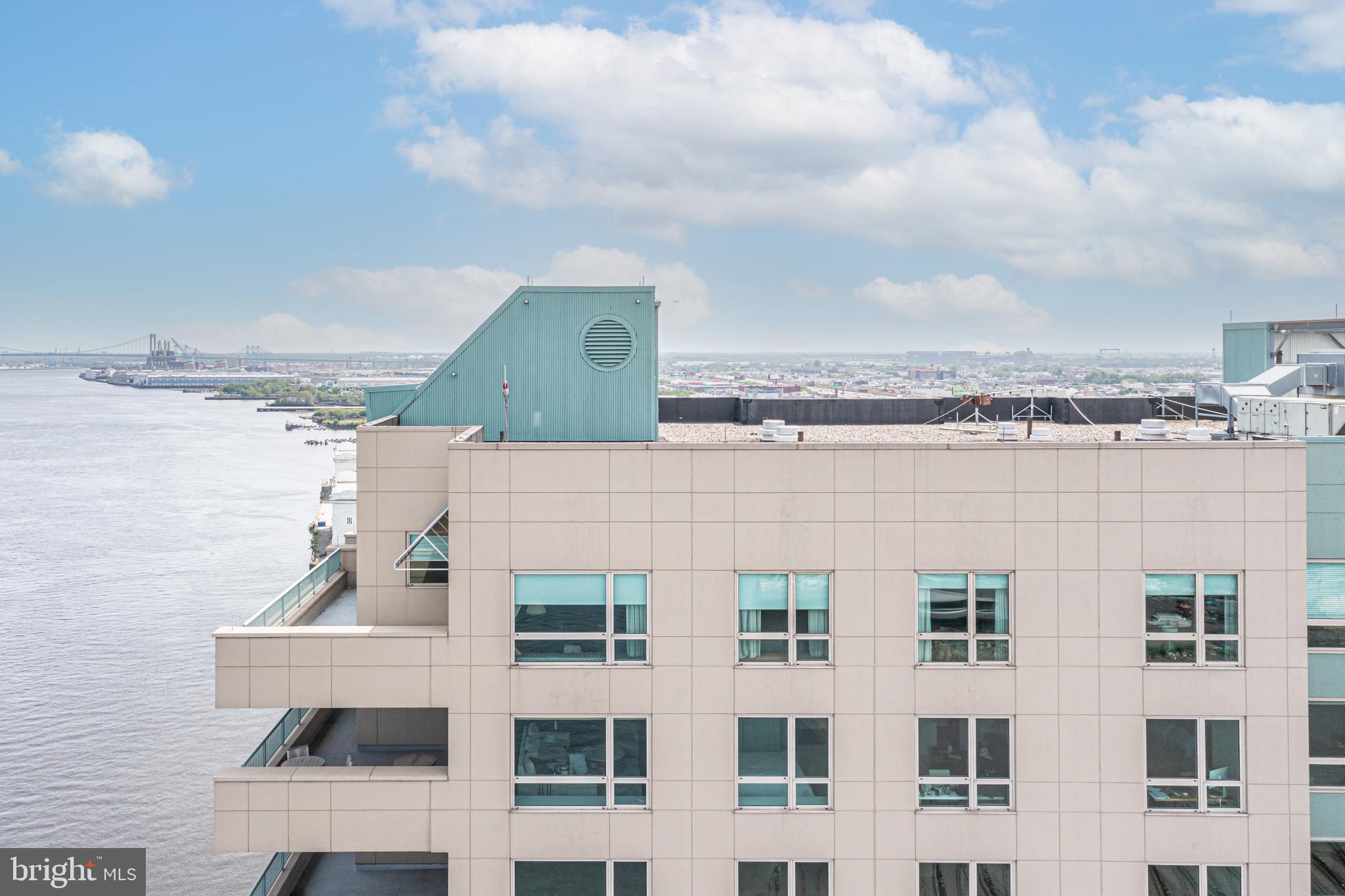 DOCKSIDE CONDOMINIUM - Residential