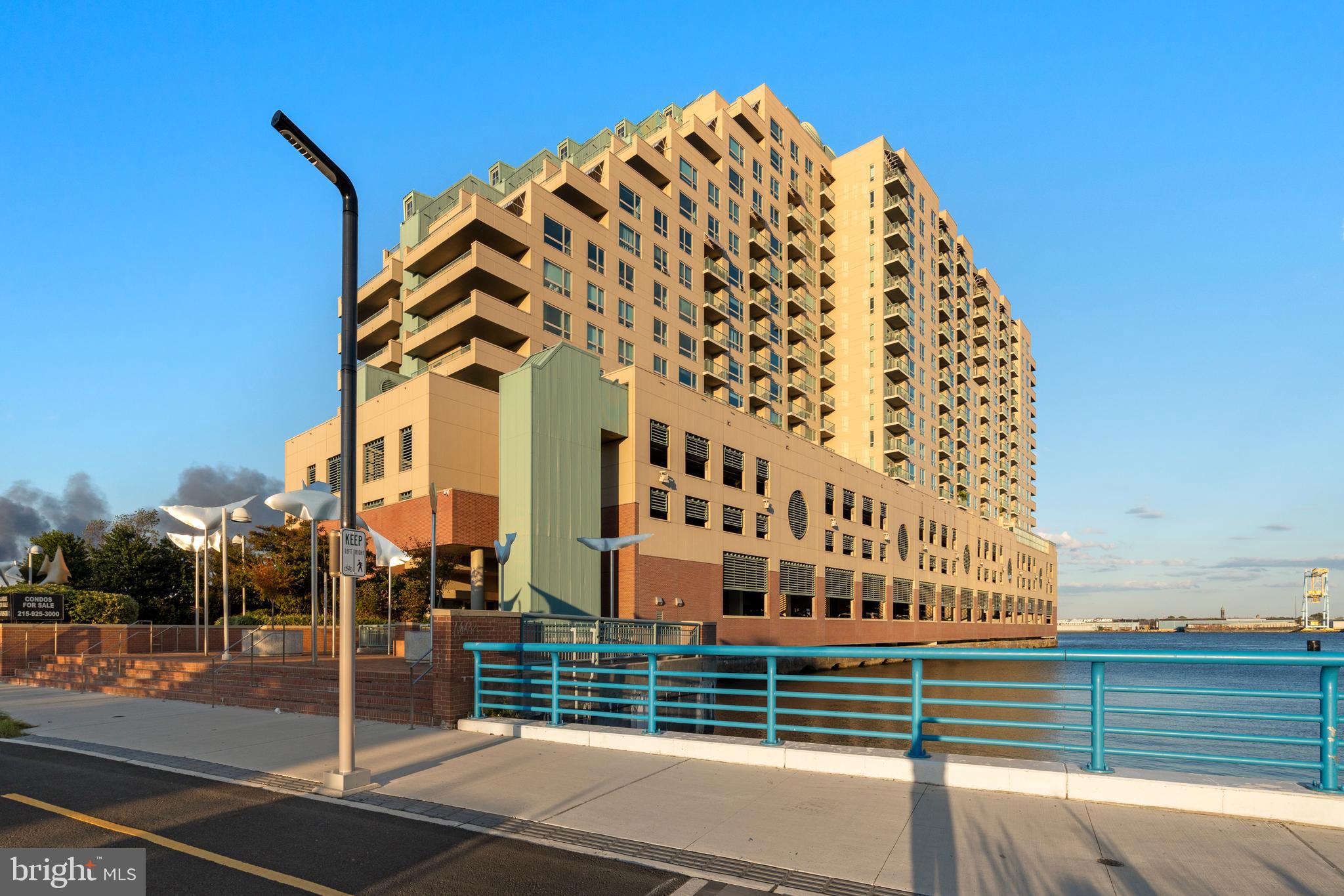 DOCKSIDE CONDOMINIUM - Residential