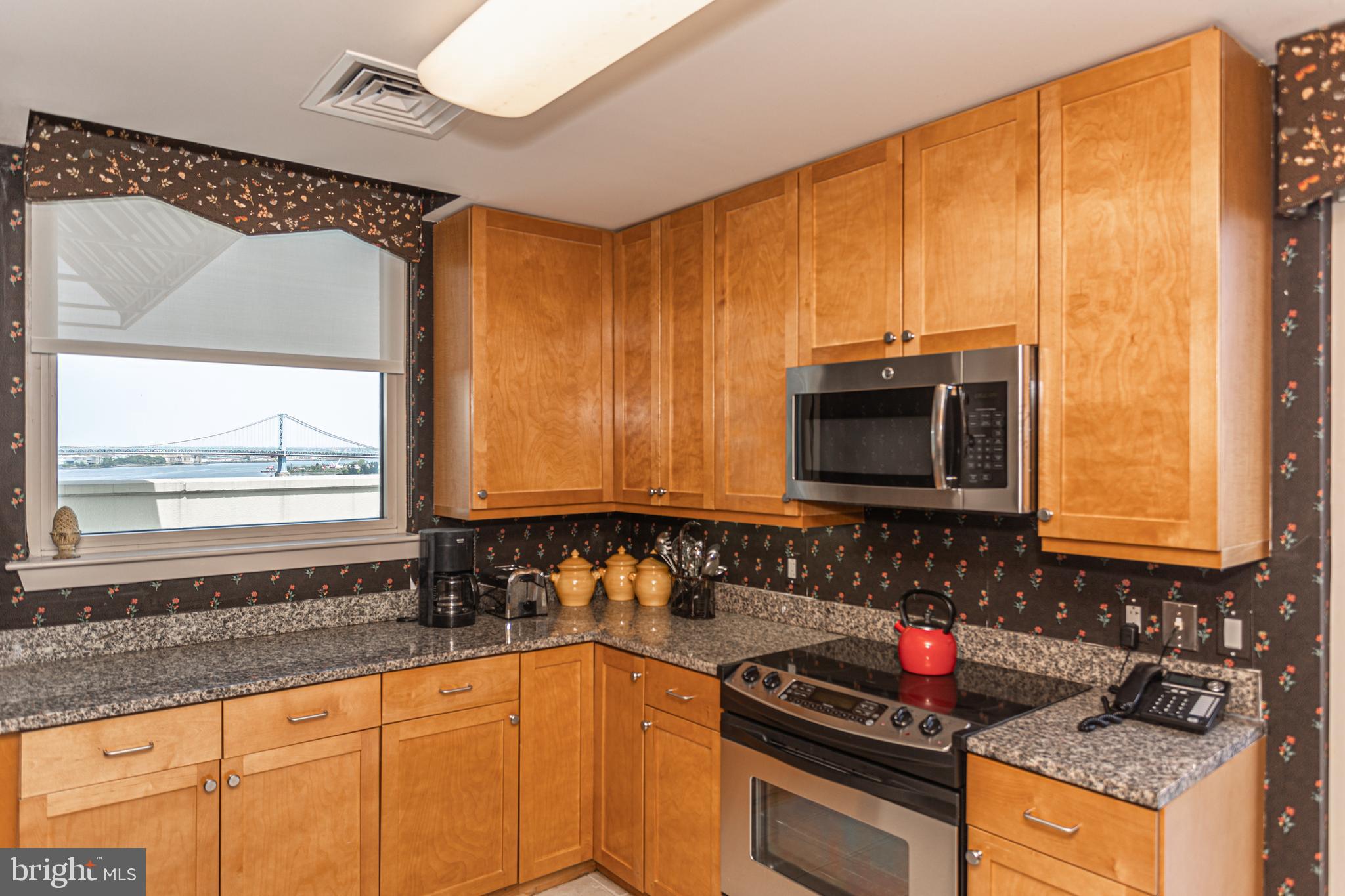 DOCKSIDE CONDOMINIUM - Residential