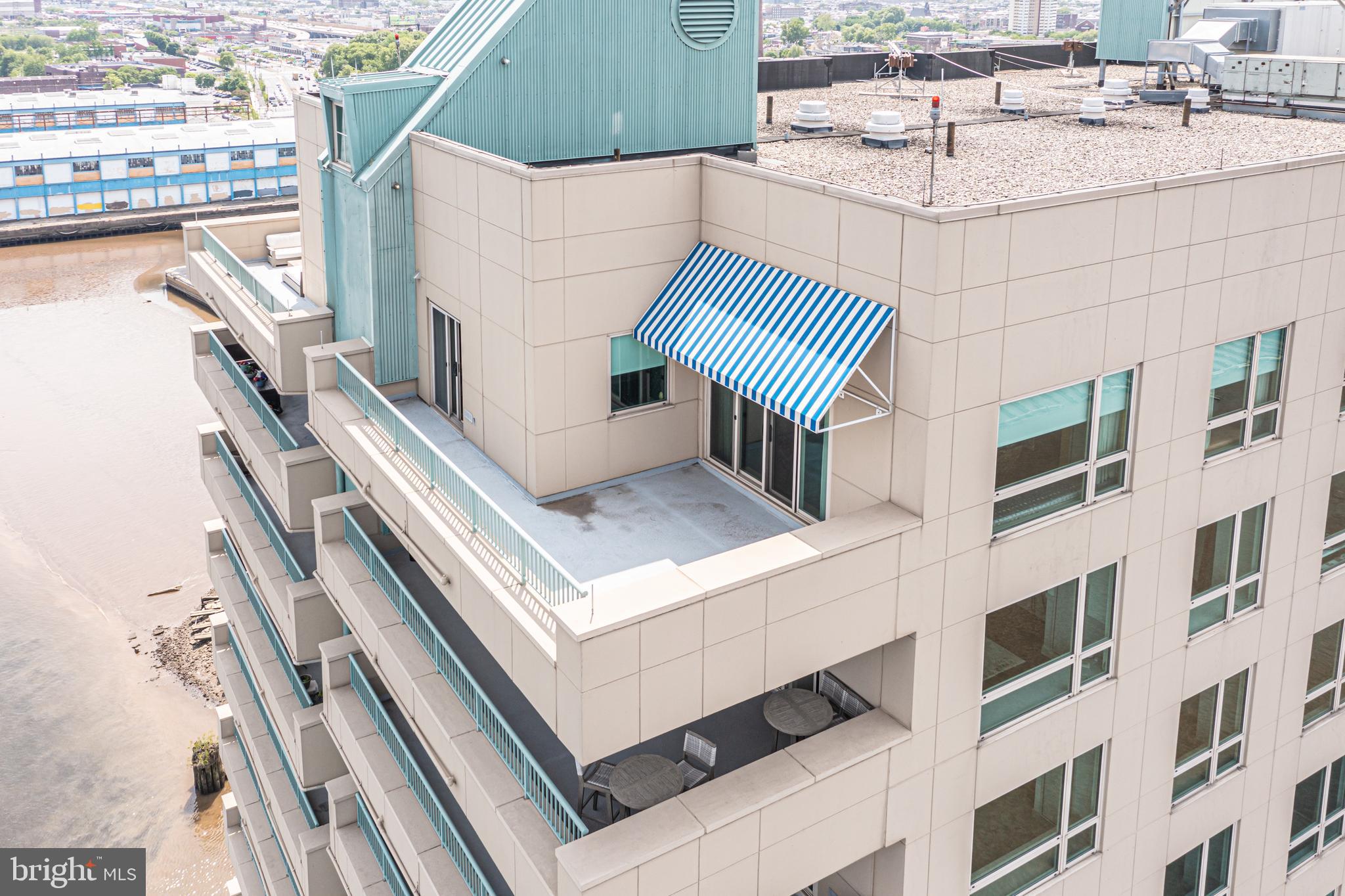 DOCKSIDE CONDOMINIUM - Residential