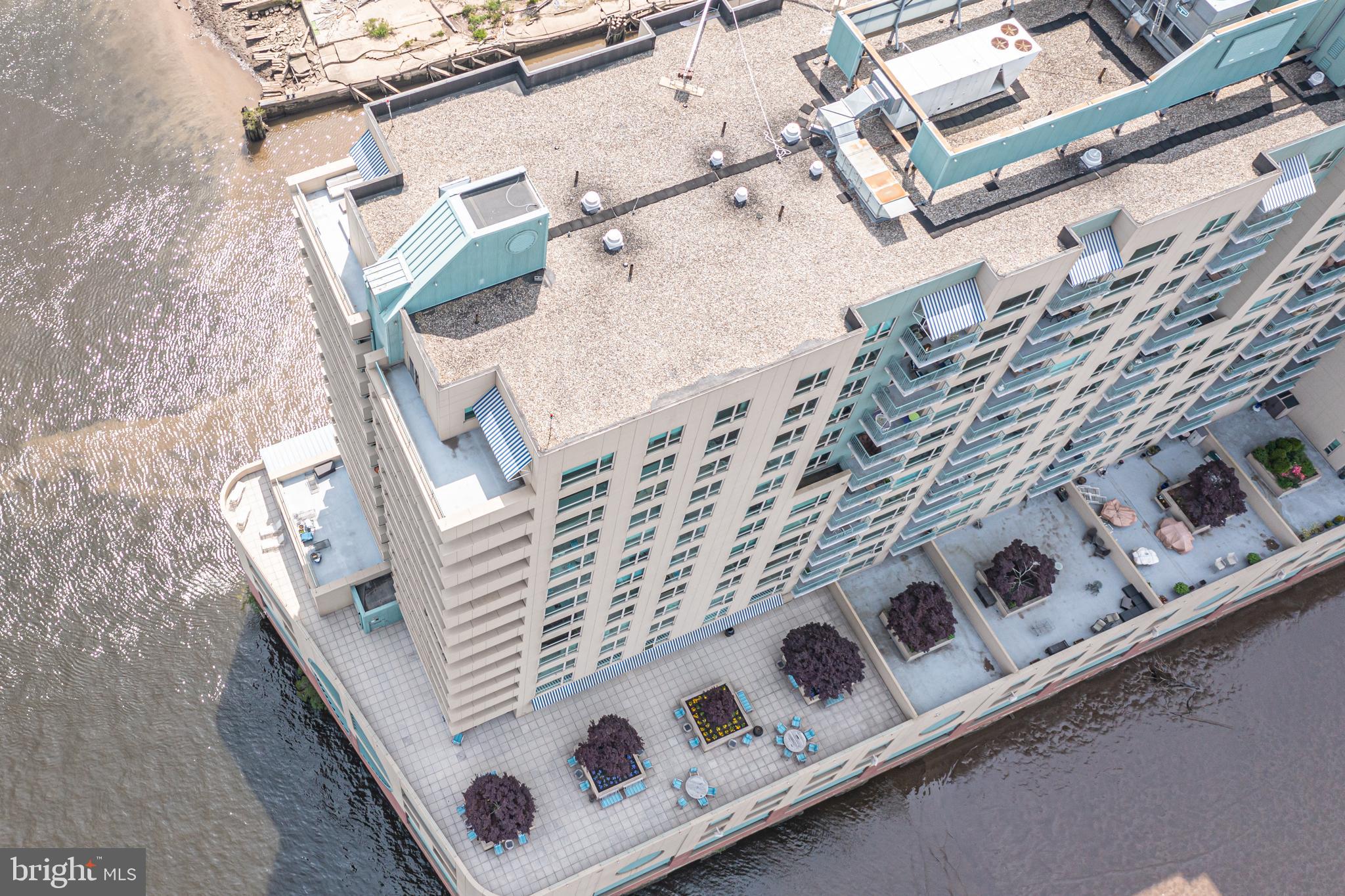 DOCKSIDE CONDOMINIUM - Residential