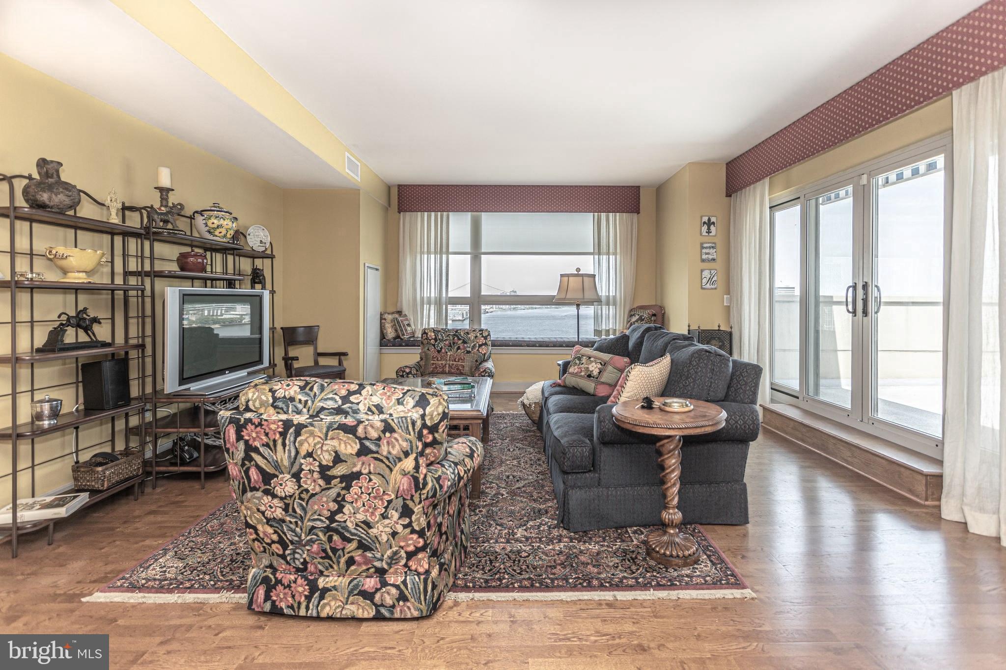 DOCKSIDE CONDOMINIUM - Residential