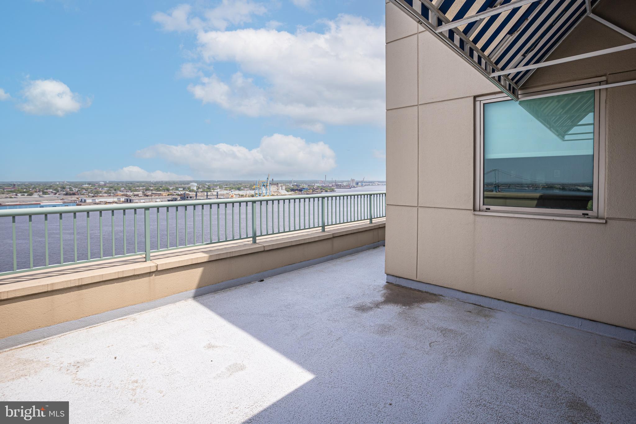 DOCKSIDE CONDOMINIUM - Residential