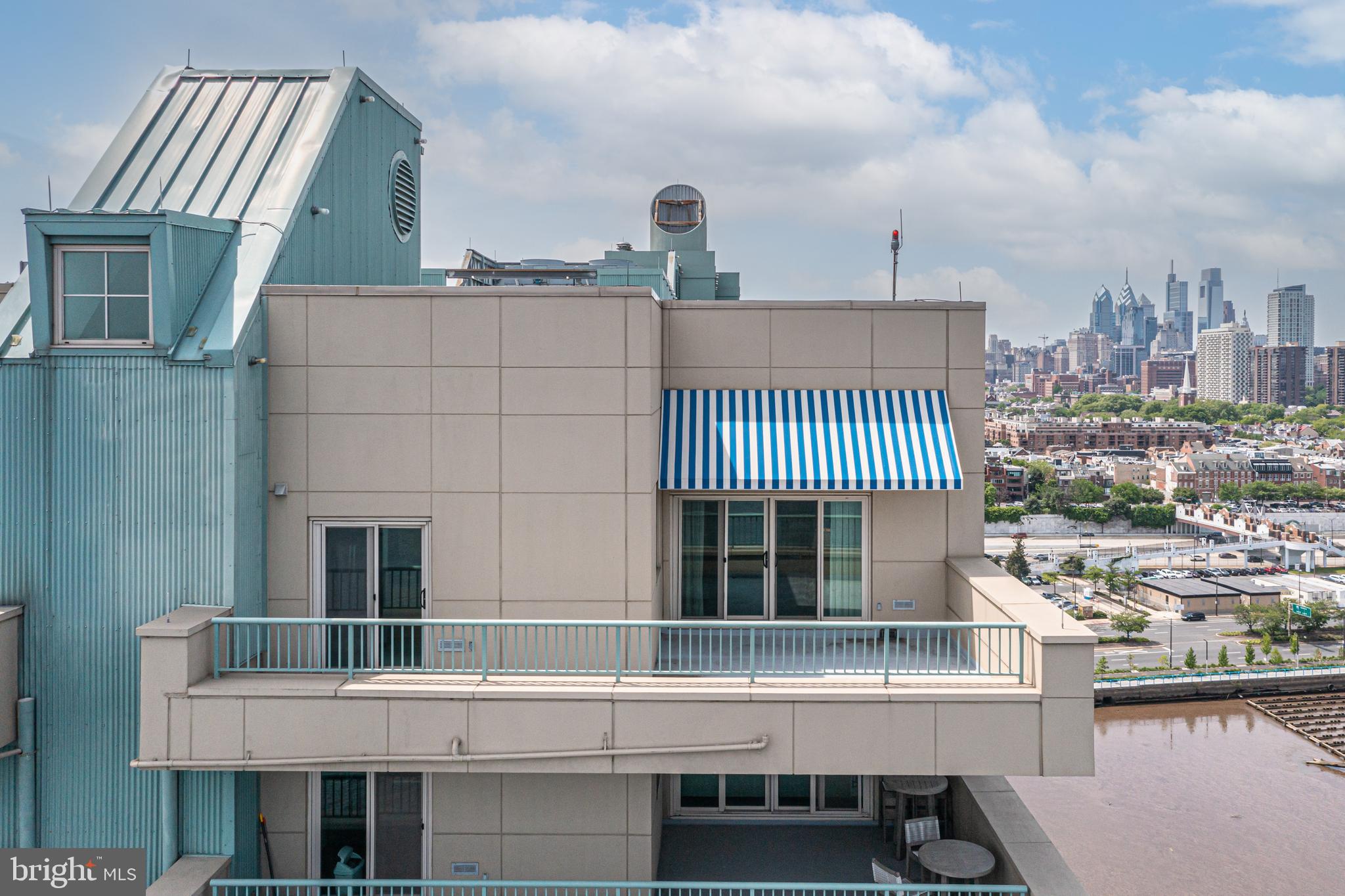 DOCKSIDE CONDOMINIUM - Residential