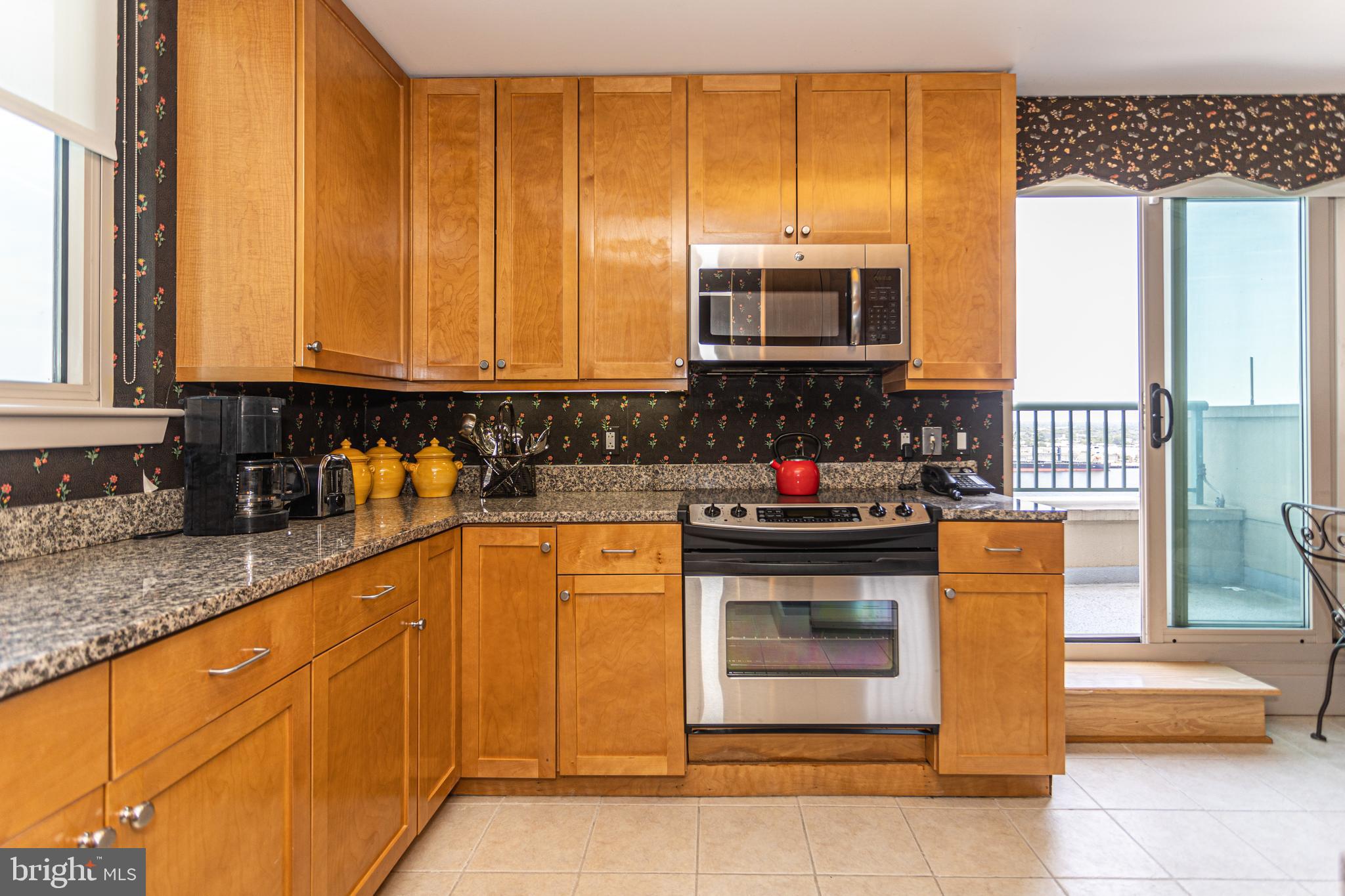 DOCKSIDE CONDOMINIUM - Residential