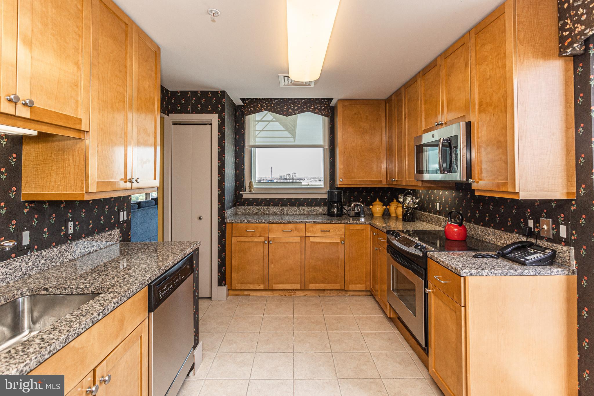 DOCKSIDE CONDOMINIUM - Residential