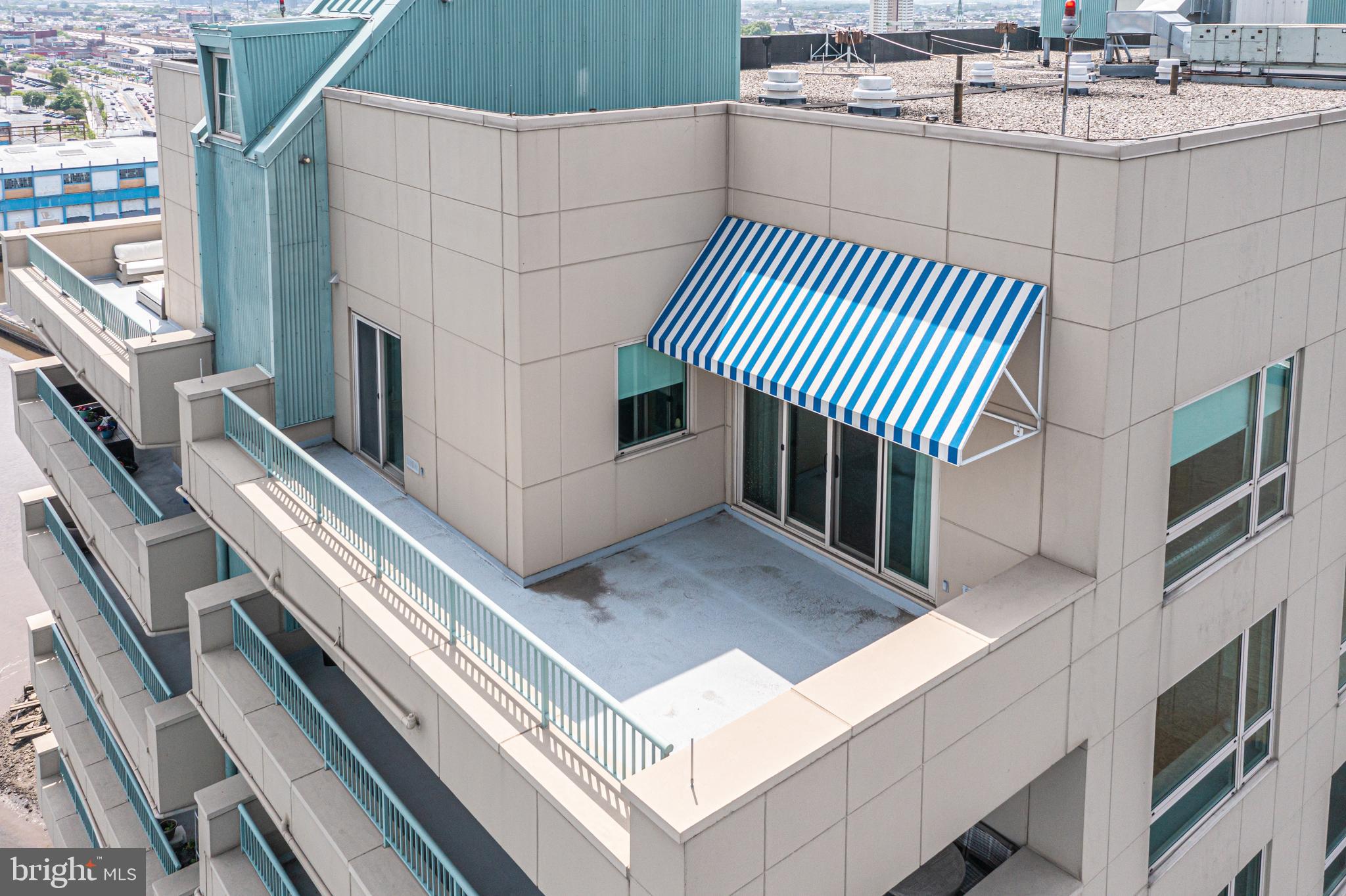 DOCKSIDE CONDOMINIUM - Residential