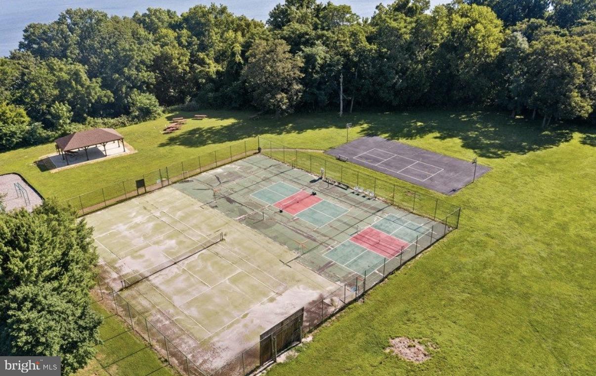 STRATFORD HARBOUR - Land