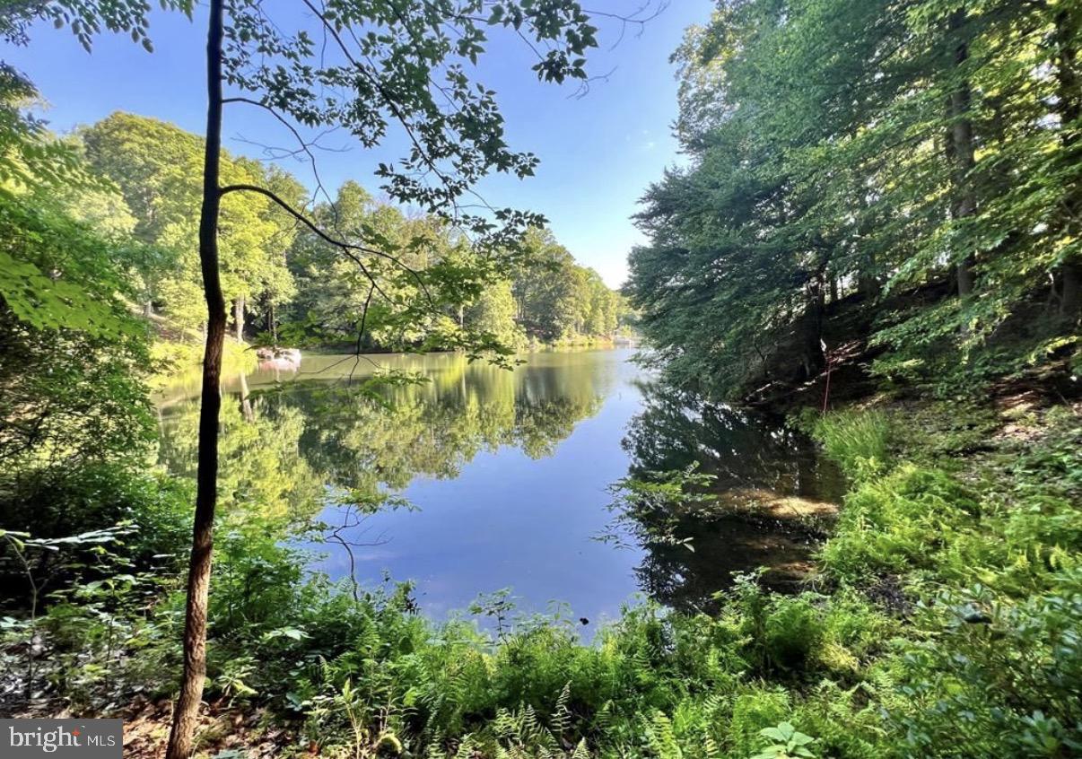 STRATFORD HARBOUR - Land