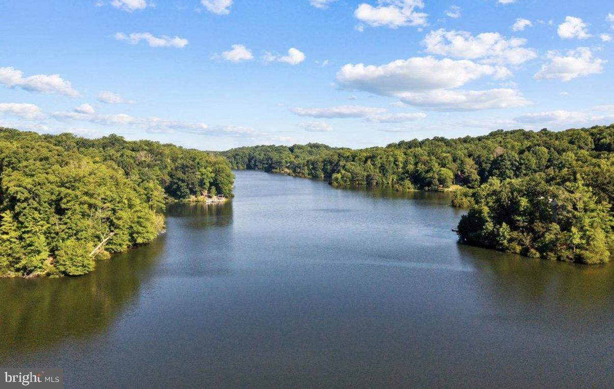 STRATFORD HARBOUR - Land