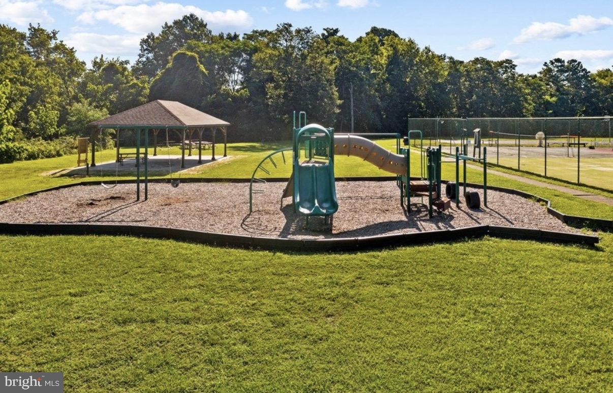 STRATFORD HARBOUR - Land